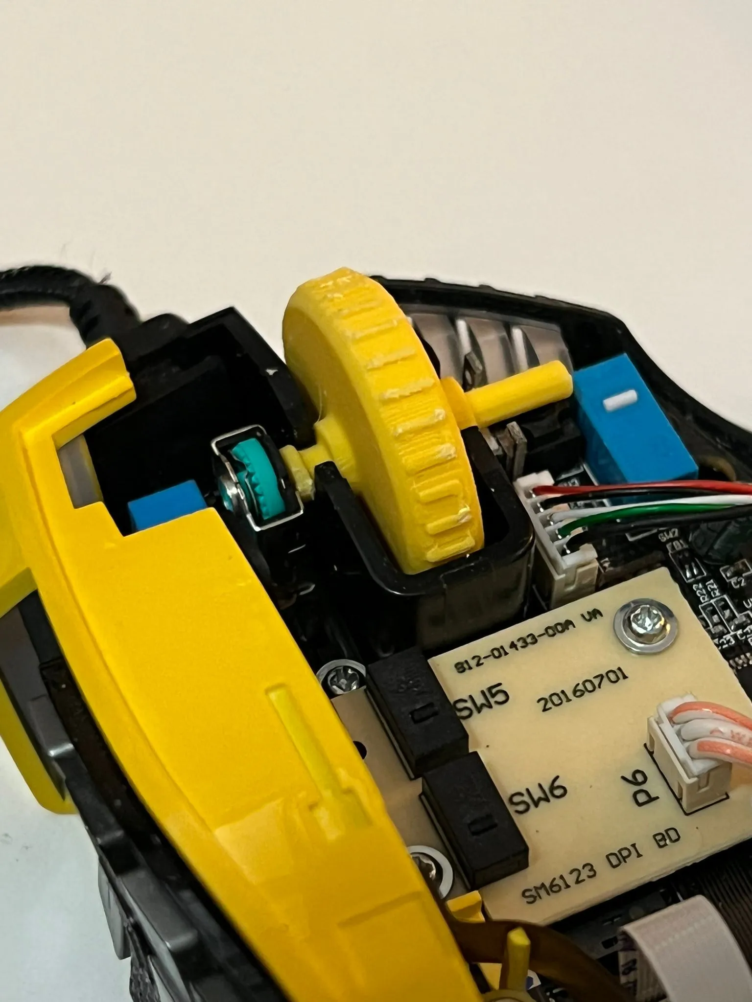 Bánh xe cuộn cho chuột Corsair Scimitar Pro