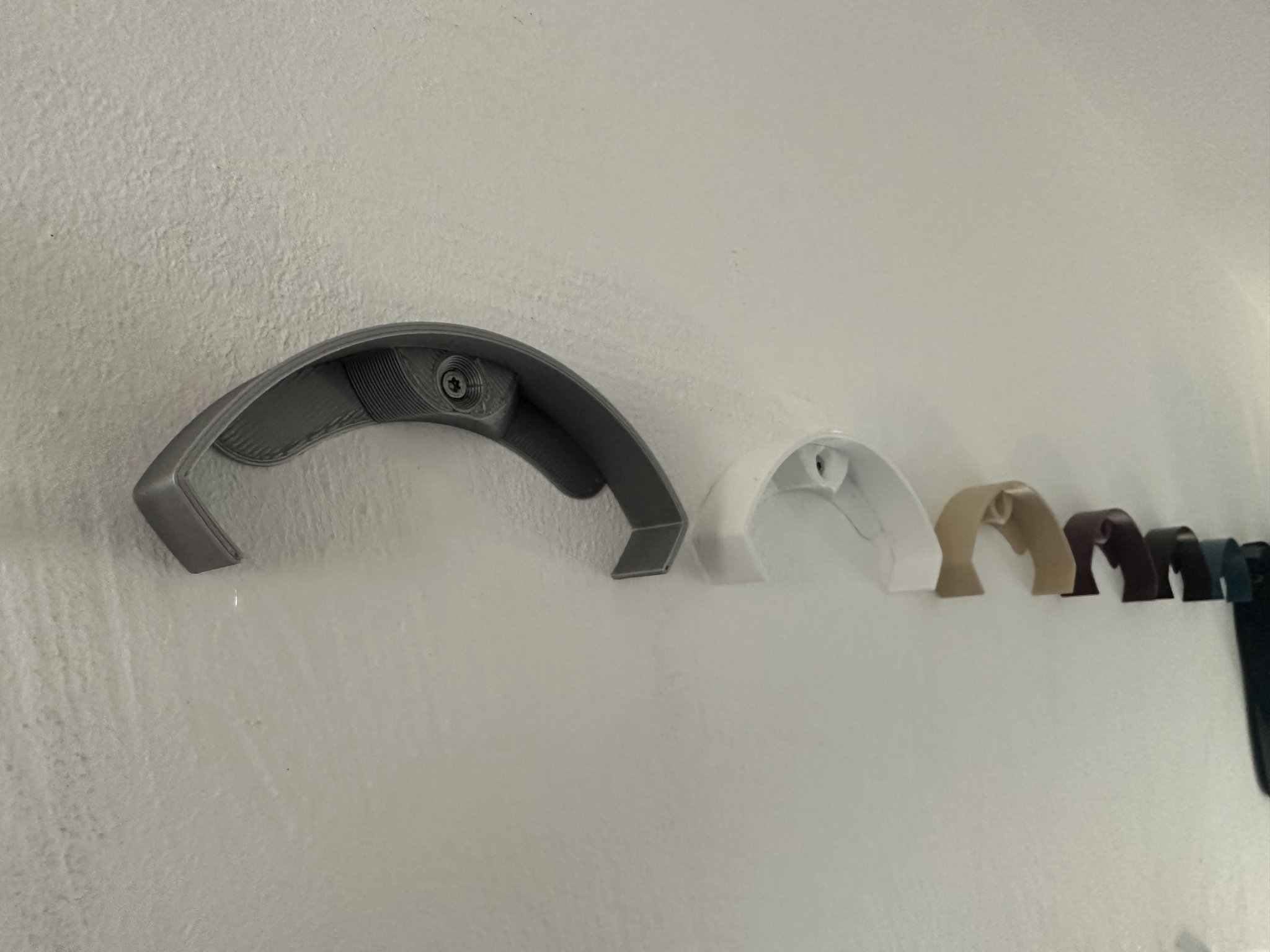 Giá treo mũ CapHanger gắn tường giữ dáng mũ