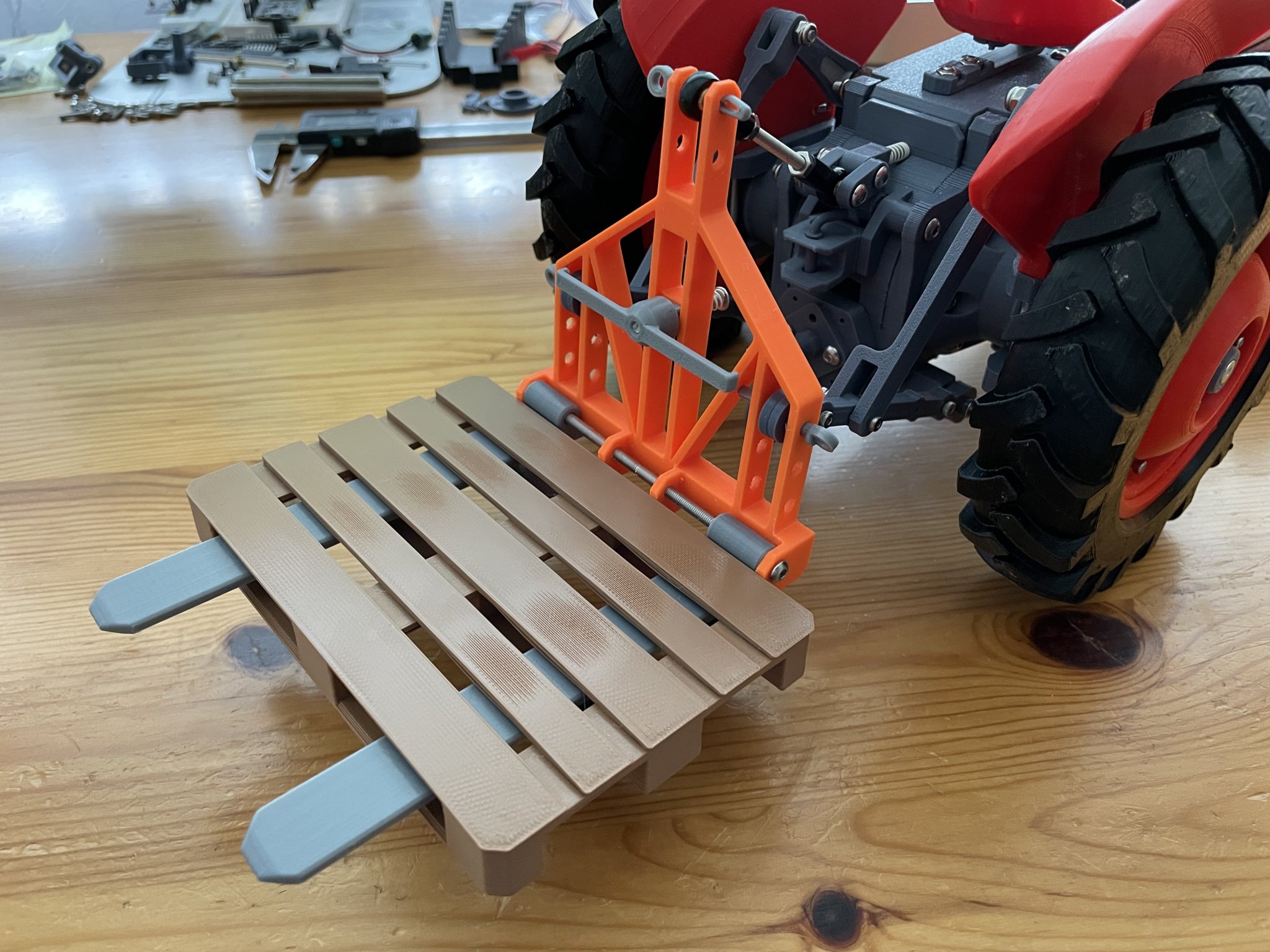 Càng nâng pallet cho xe kéo OpenRC