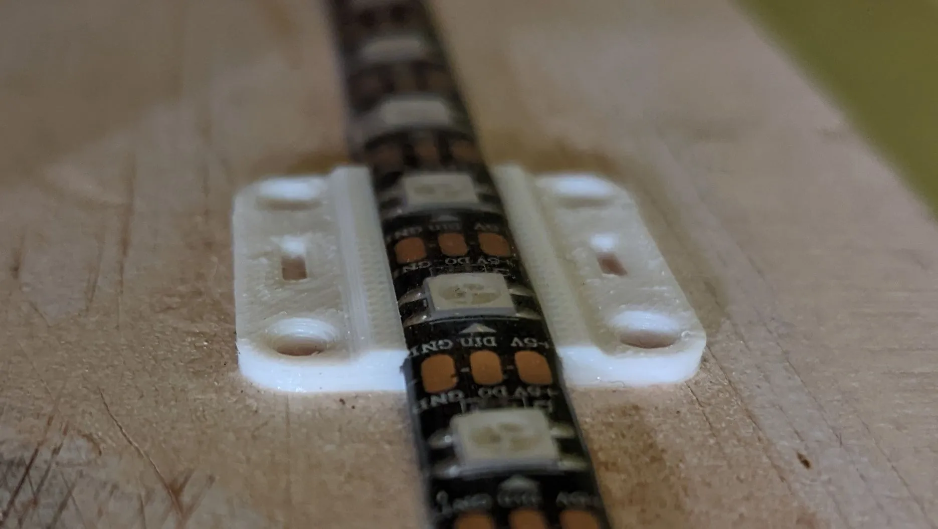 Giá Đỡ Dải Đèn LED (IP65), Rộng 10 và 12mm + SCAD