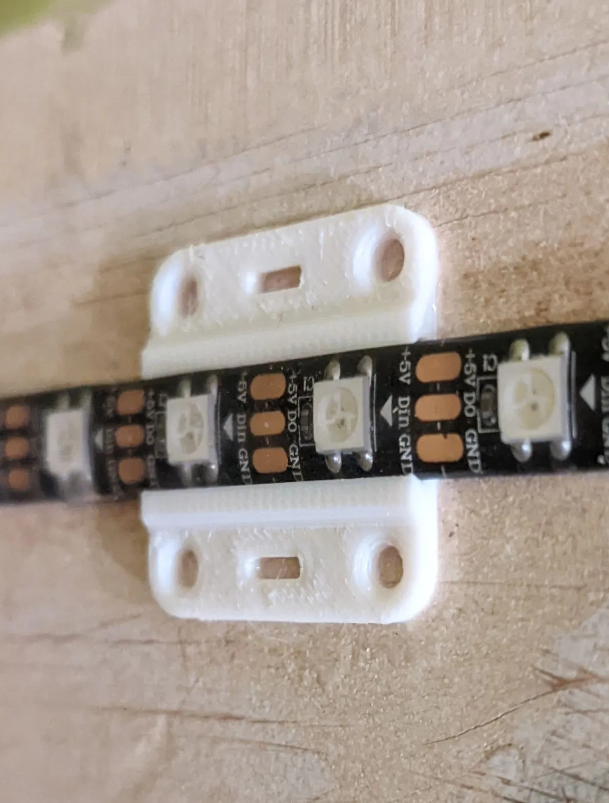 Giá Đỡ Dải Đèn LED (IP65), Rộng 10 và 12mm + SCAD