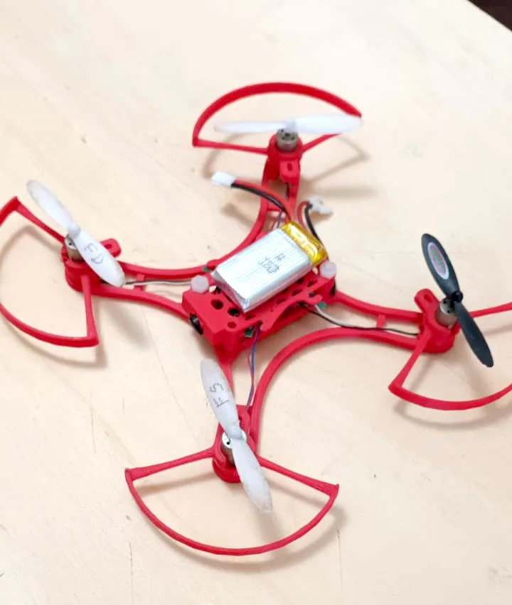 Khung máy bay không người lái Jamara Camostro tự thiết kế