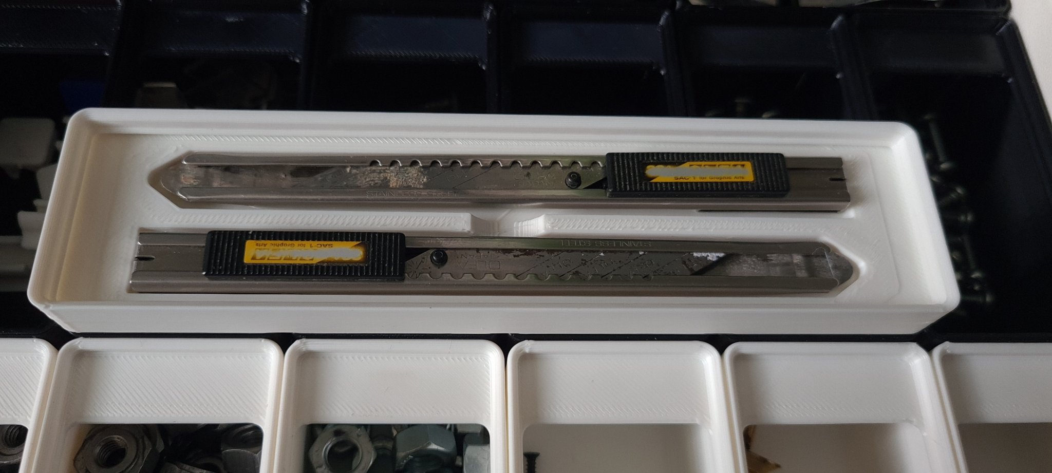 Giá đỡ dao Olfa đôi 1x4x2U cho nghệ nhân