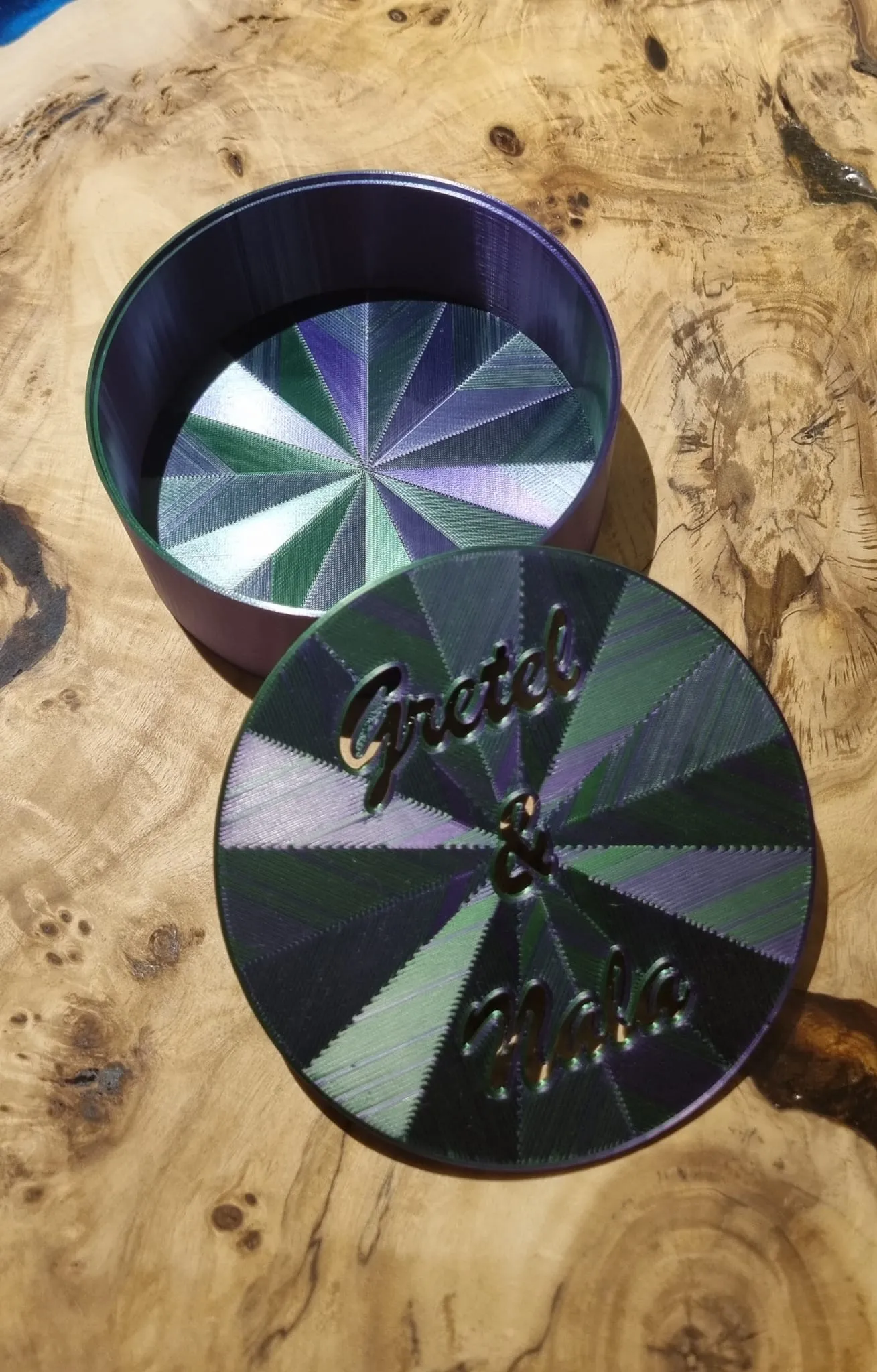 Hộp tròn nhỏ để lưu trữ đồ dùng tiện ích