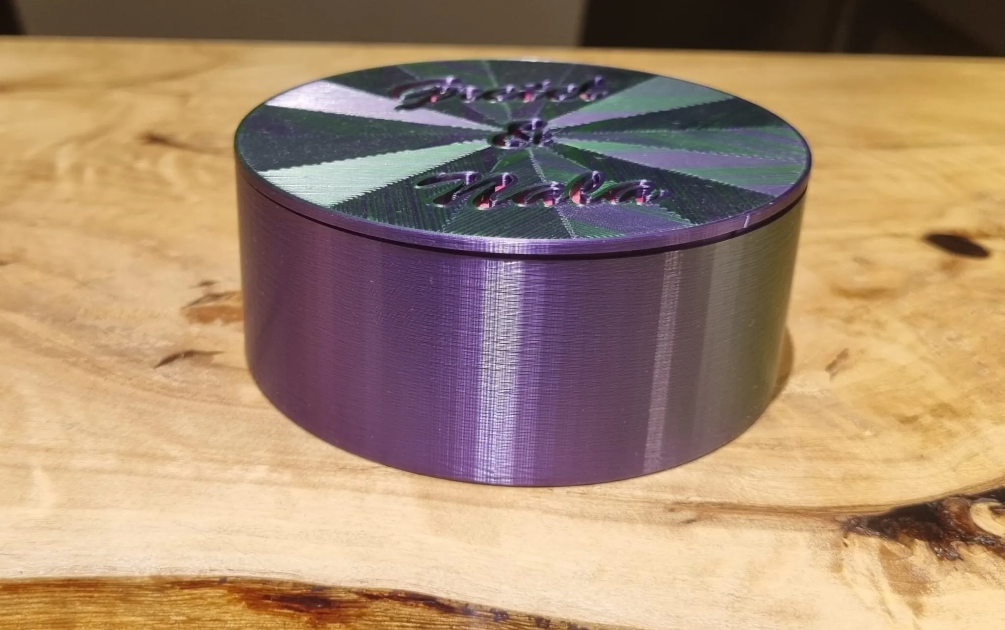 Hộp tròn nhỏ để lưu trữ đồ dùng tiện ích