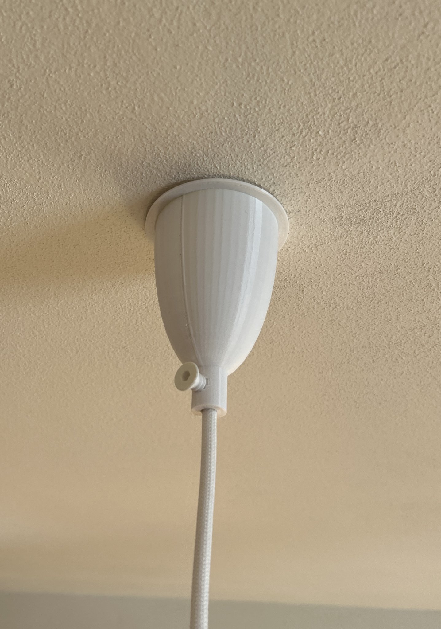 Nắp cáp đèn trần với kích thước 70x96mm