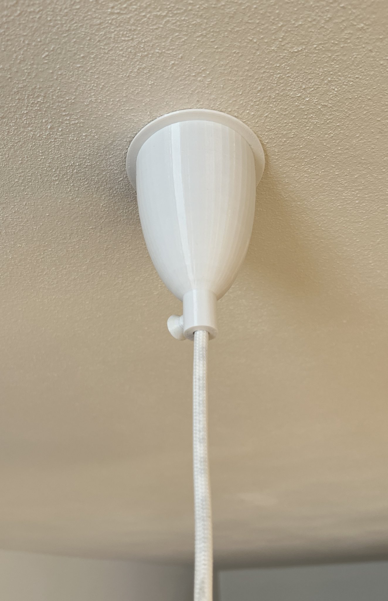 Nắp cáp đèn trần với kích thước 70x96mm