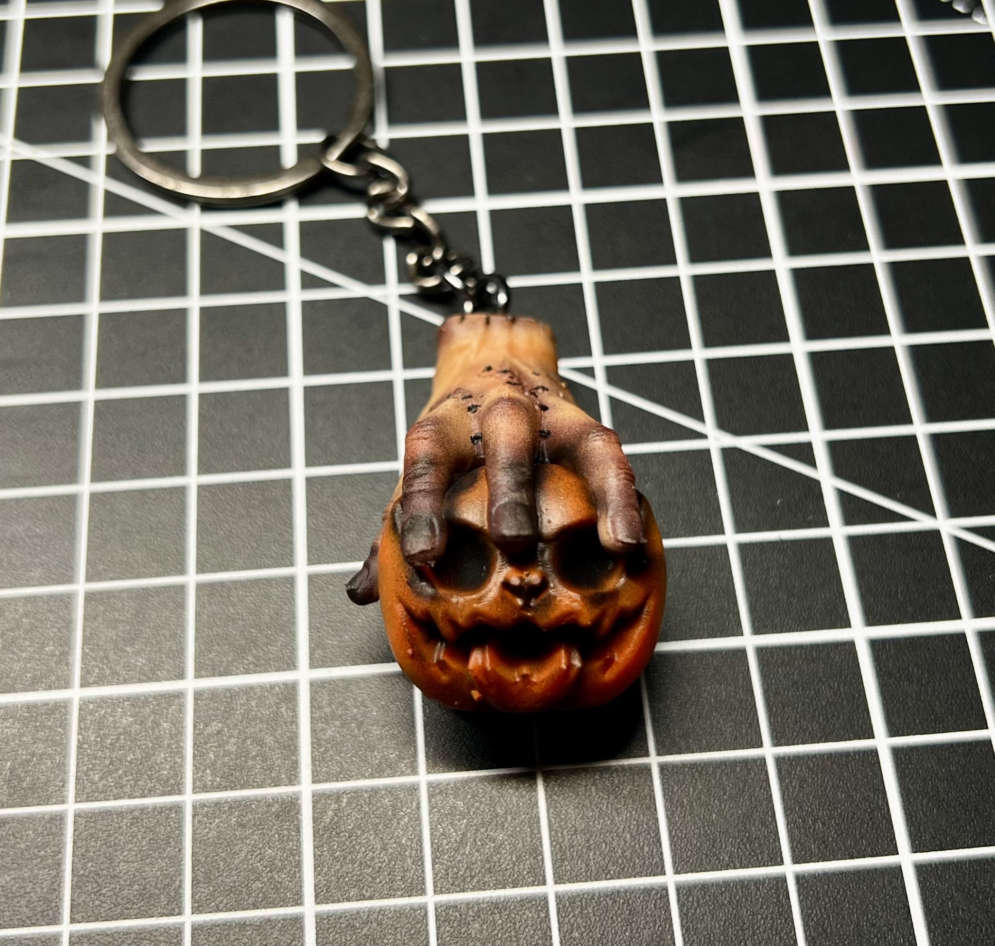 Móc chìa khóa bí ngô độc đáo dành cho Halloween