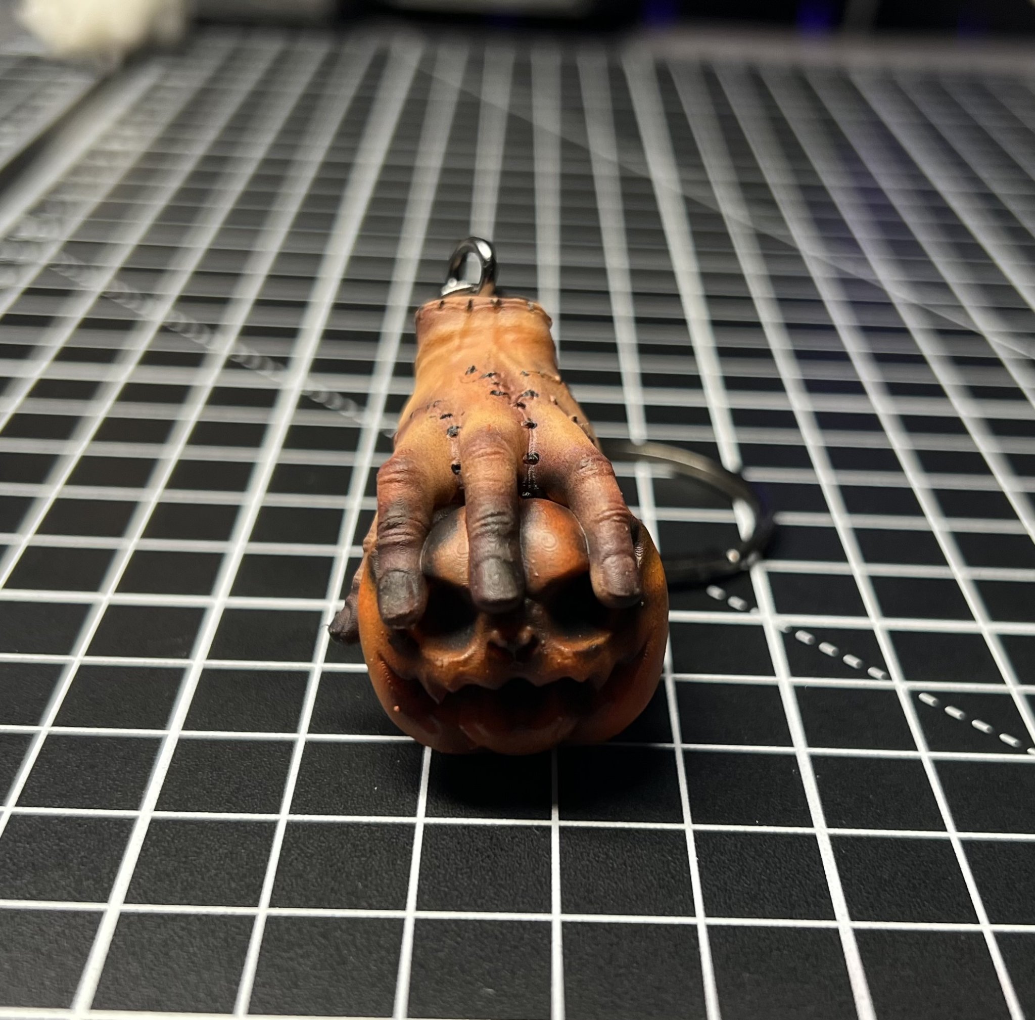 Móc chìa khóa bí ngô độc đáo dành cho Halloween