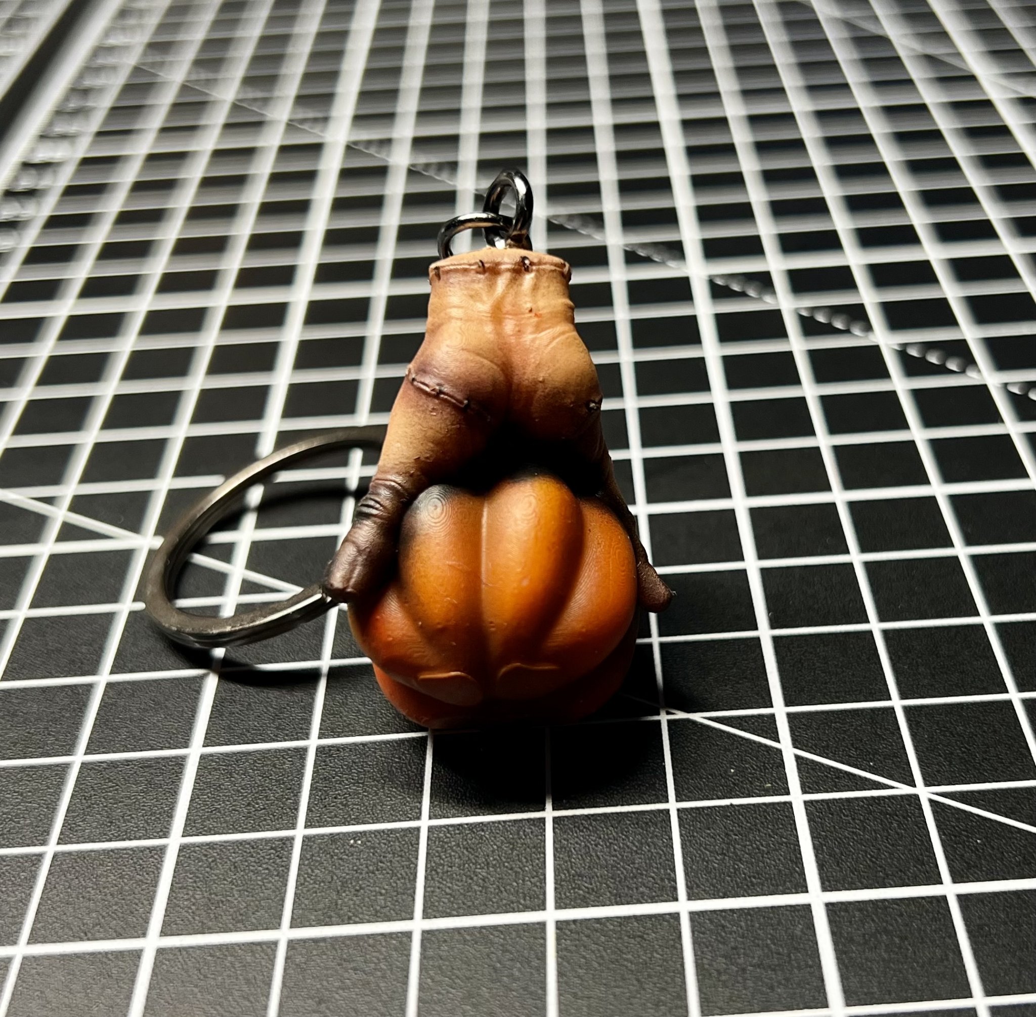 Móc chìa khóa bí ngô độc đáo dành cho Halloween