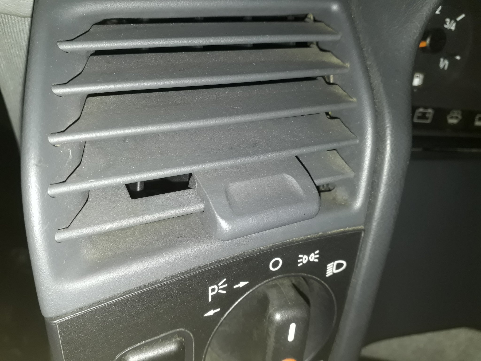 Nút điều chỉnh luồng gió bảng điều khiển Mercedes-Benz SL R129