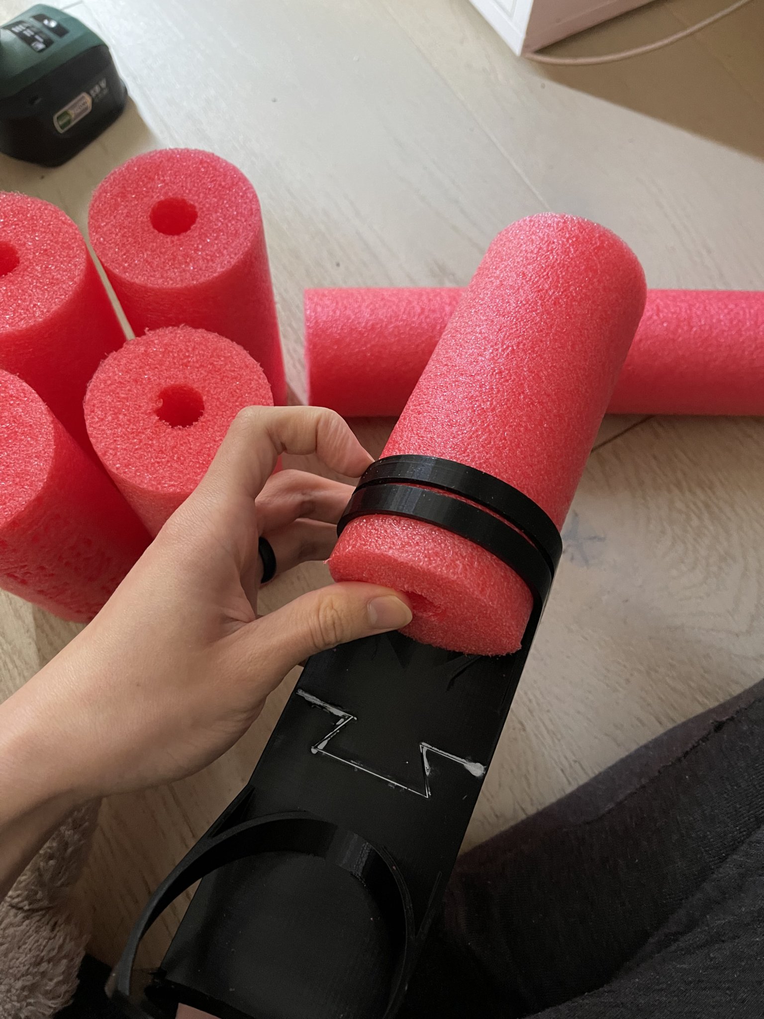 Giá đỡ cắt ống bơi cho tỷ lệ nửa tên lửa