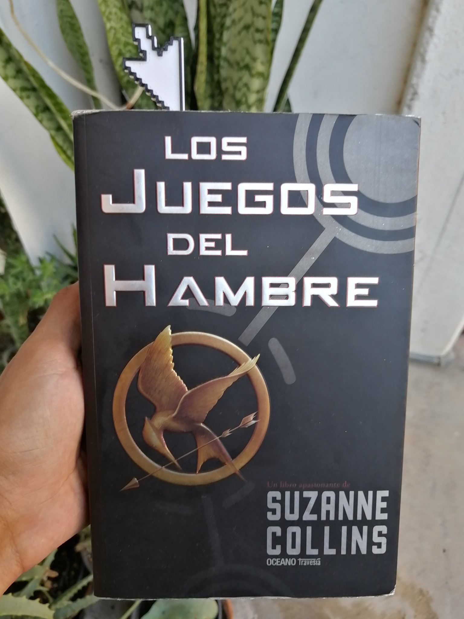 Dấu sách hình con trỏ và bàn tay in màu trắng đen