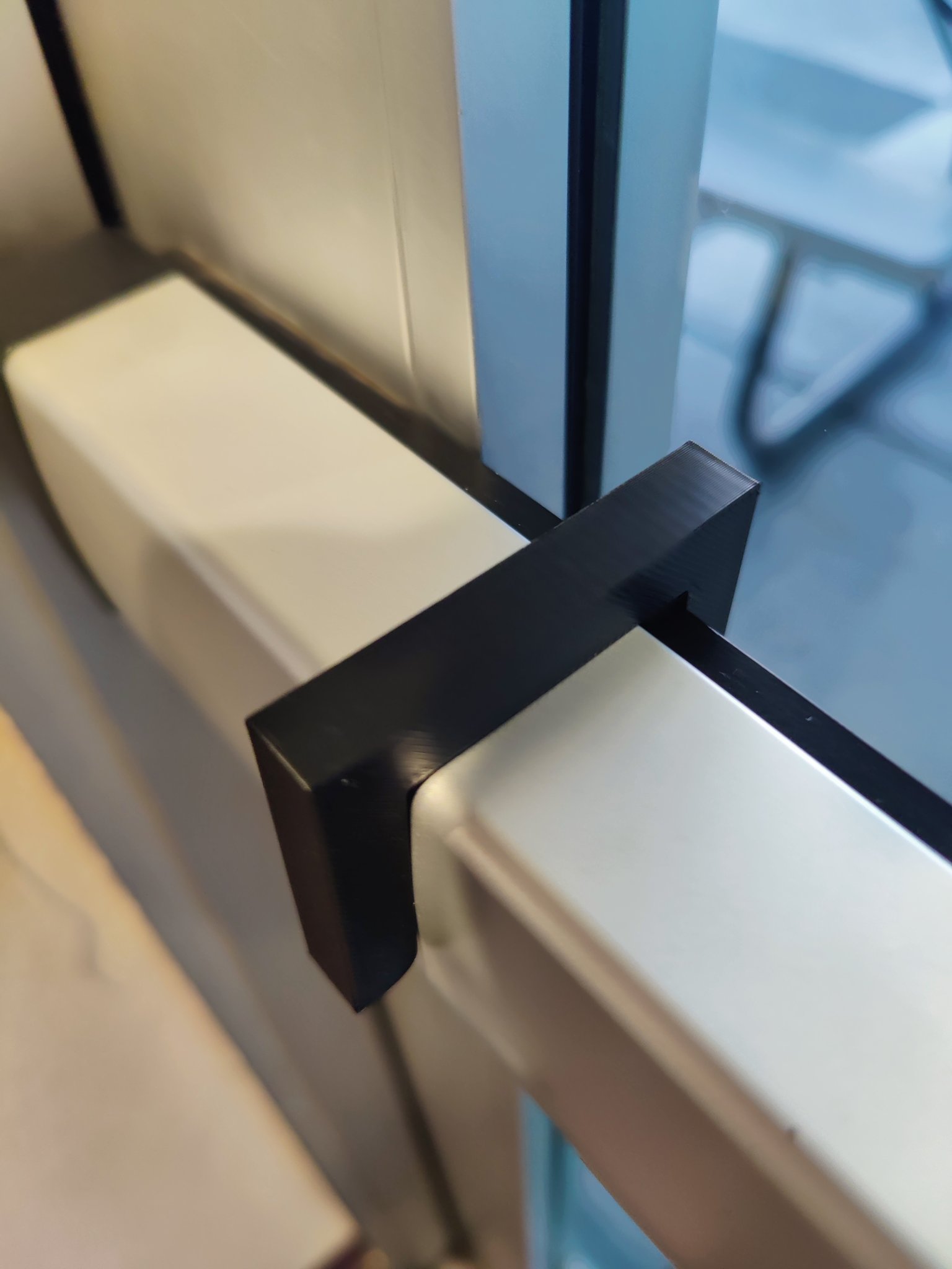 Cái kẹp cho thanh thoát hiểm giữ cửa