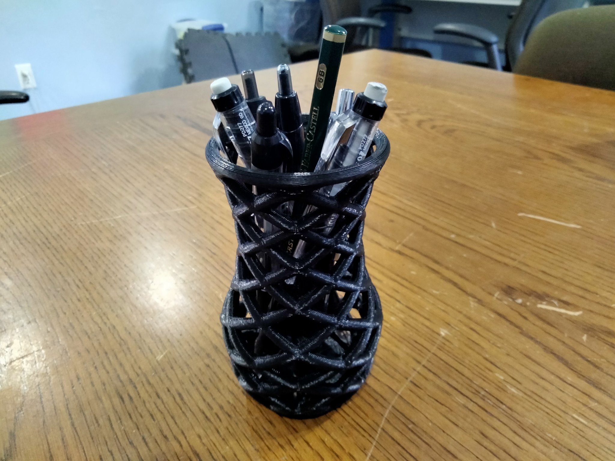 Lọ hoa đựng bút chì và bút bi