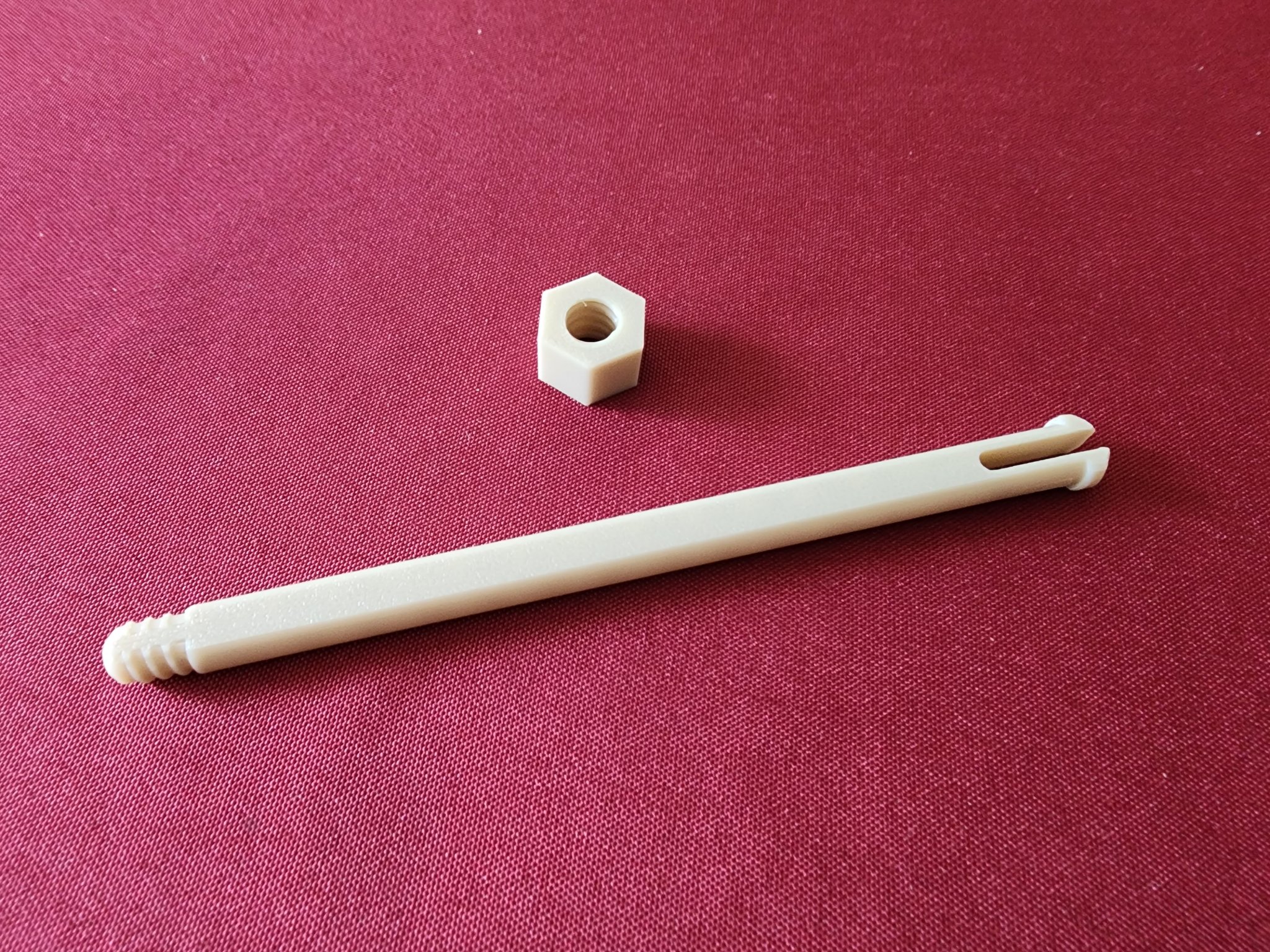 Bộ cờ Backgammon đa sắc màu tiện lợi cho du lịch