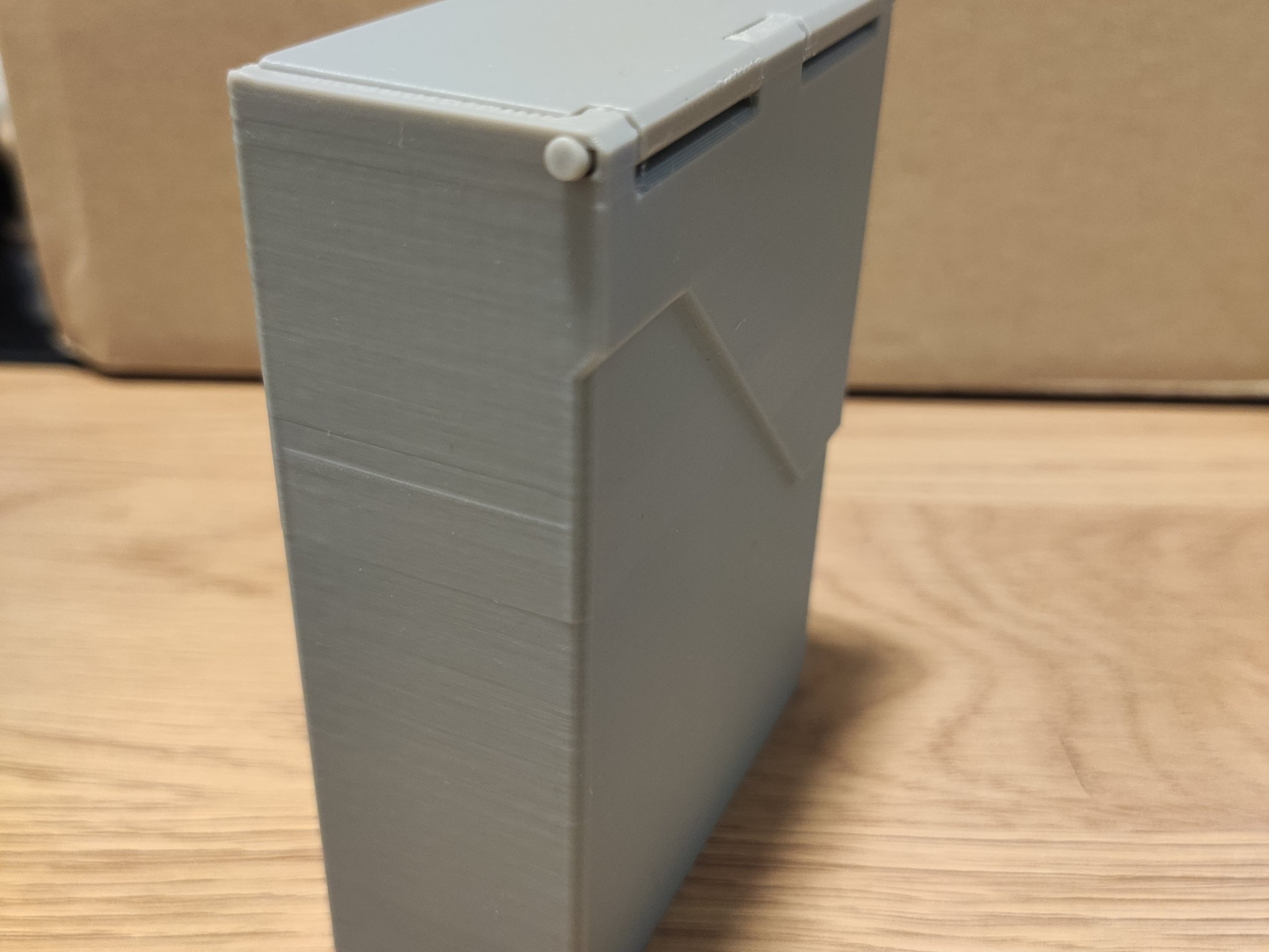 Hộp đựng bài MTG màu đen cho 40 lá bài đã bọc