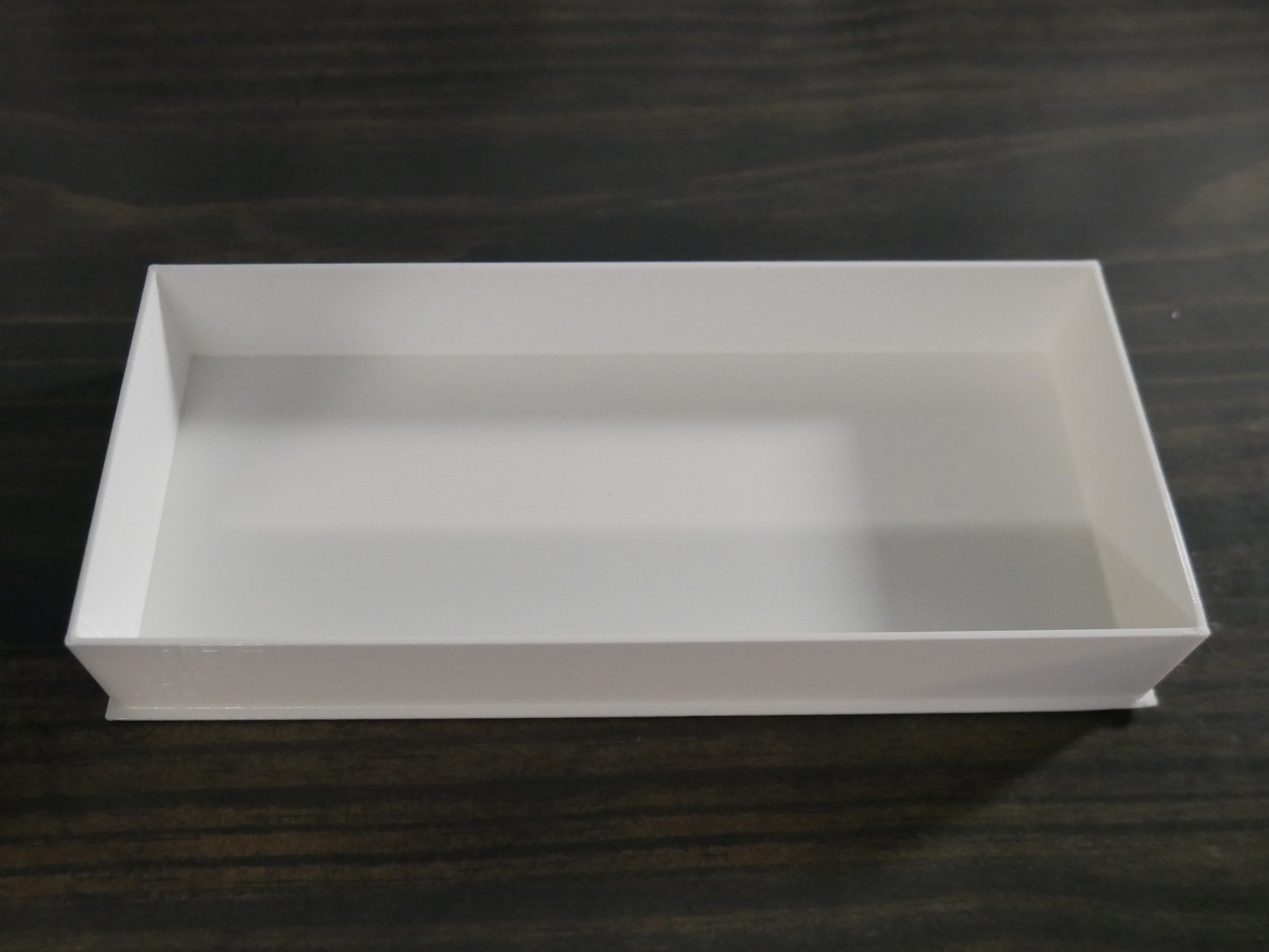 Hộp quà tặng với kích thước 200x85mm cho anh trai