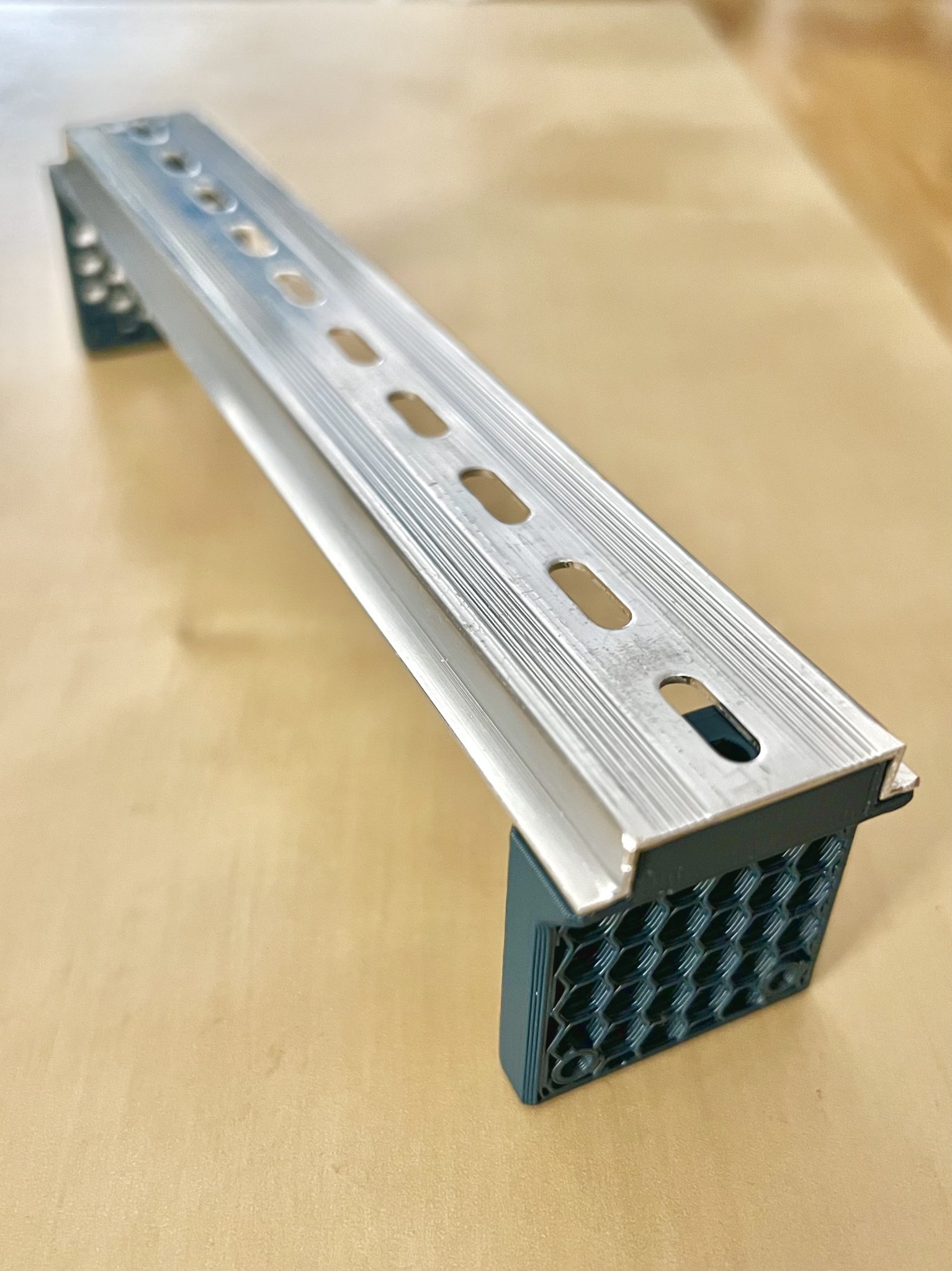 Giá đỡ thanh DIN cho điện tử Voron V0.2