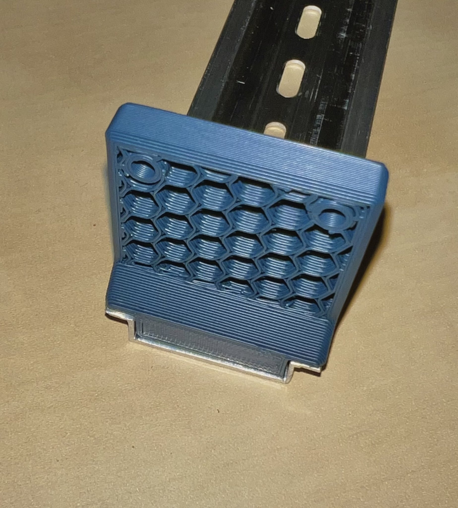 Giá đỡ thanh DIN cho điện tử Voron V0.2