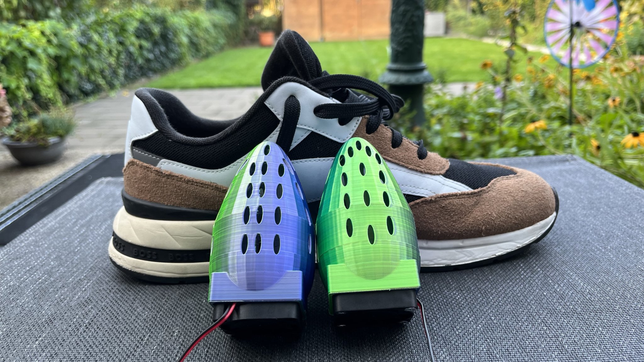 Máy sấy giày di động - Giữ giày khô khi di chuyển