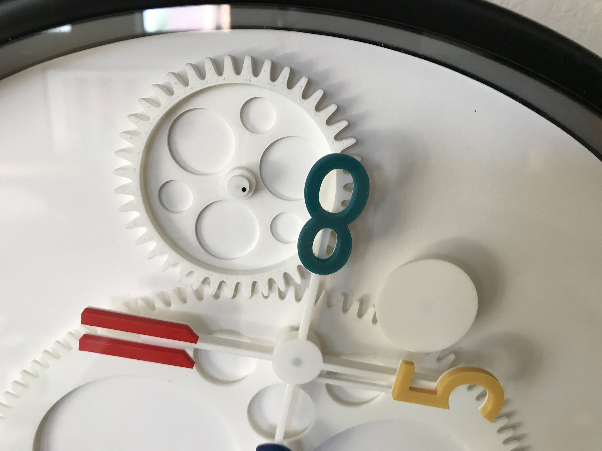 Đồng hồ giờ lang thang treo tường phong cách hiện đại