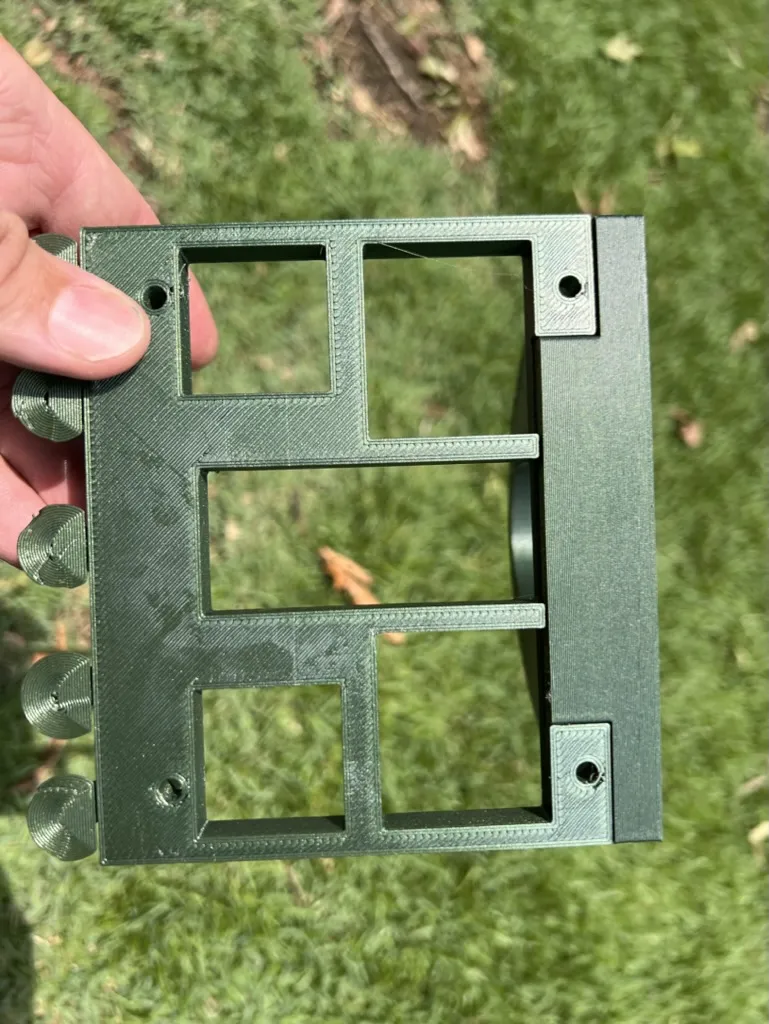 Giá đỡ gắn tường cho bộ hẹn giờ ống nước B-Hyve DX 4