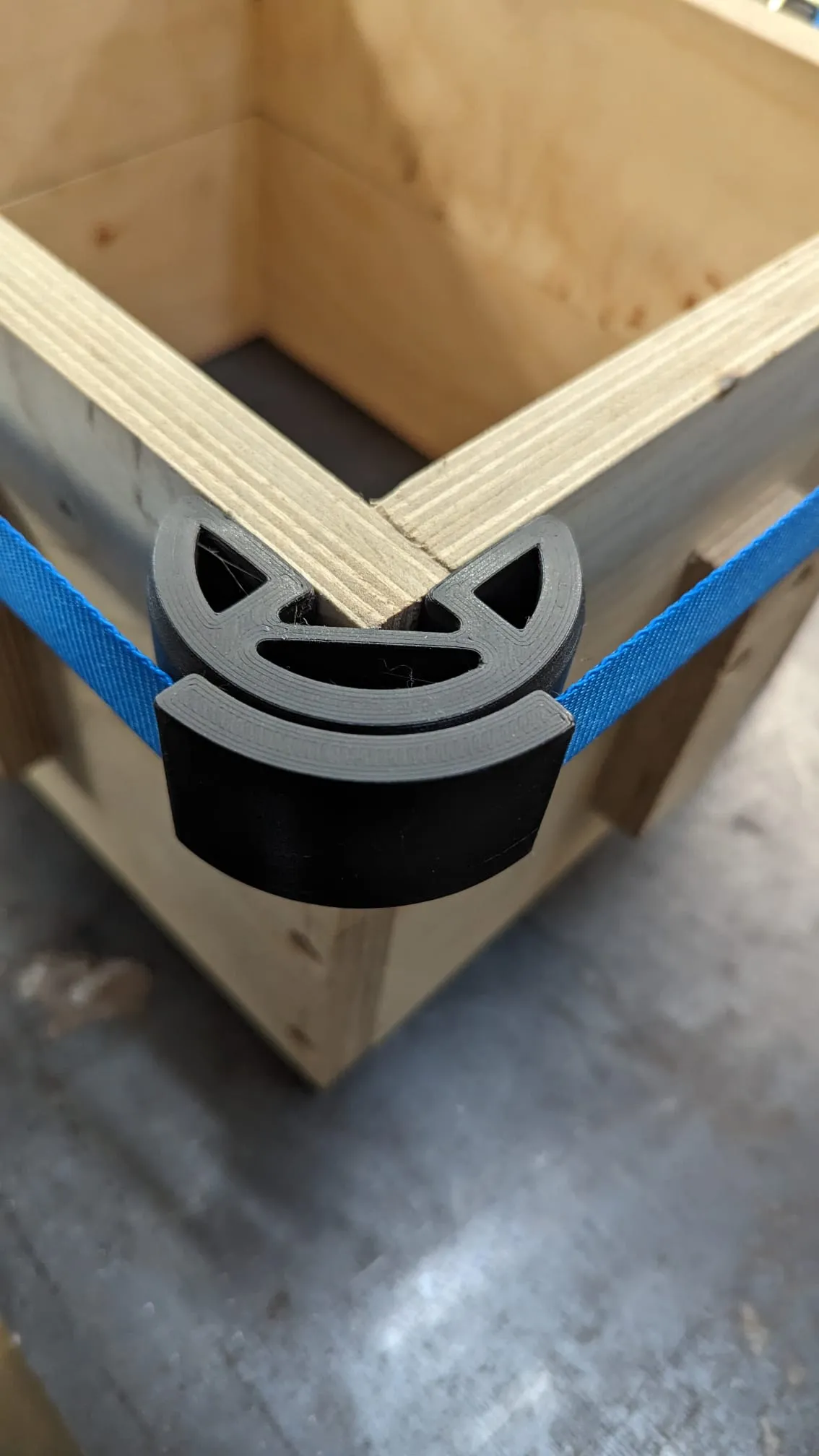 Kẹp băng góc cho dây đai rộng tối đa 30mm