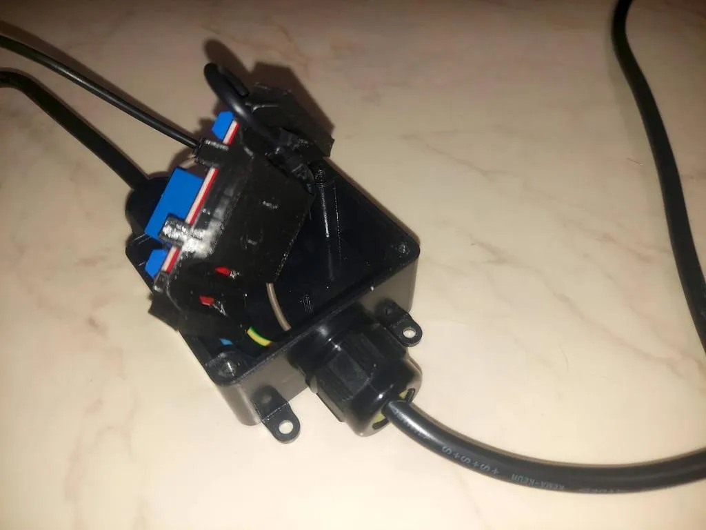 Hộp nối cáp với chỗ lắp relay chắc chắn