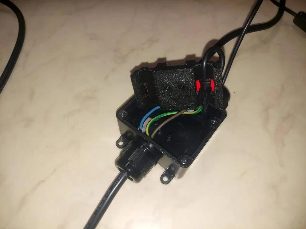 Hộp nối cáp với chỗ lắp relay chắc chắn
