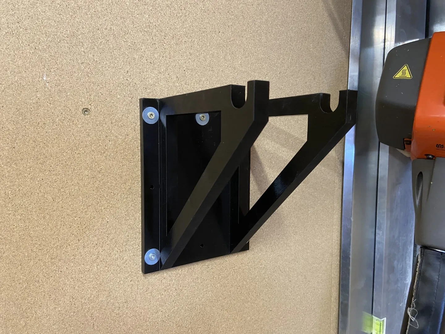 Giá đỡ treo tường cho máy cắt cỏ HUSQVARNA 553 RS