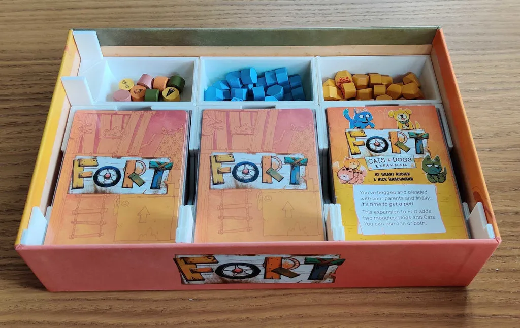 Giá đỡ tùy chỉnh cho trò chơi Fort với mở rộng Mèo và Chó