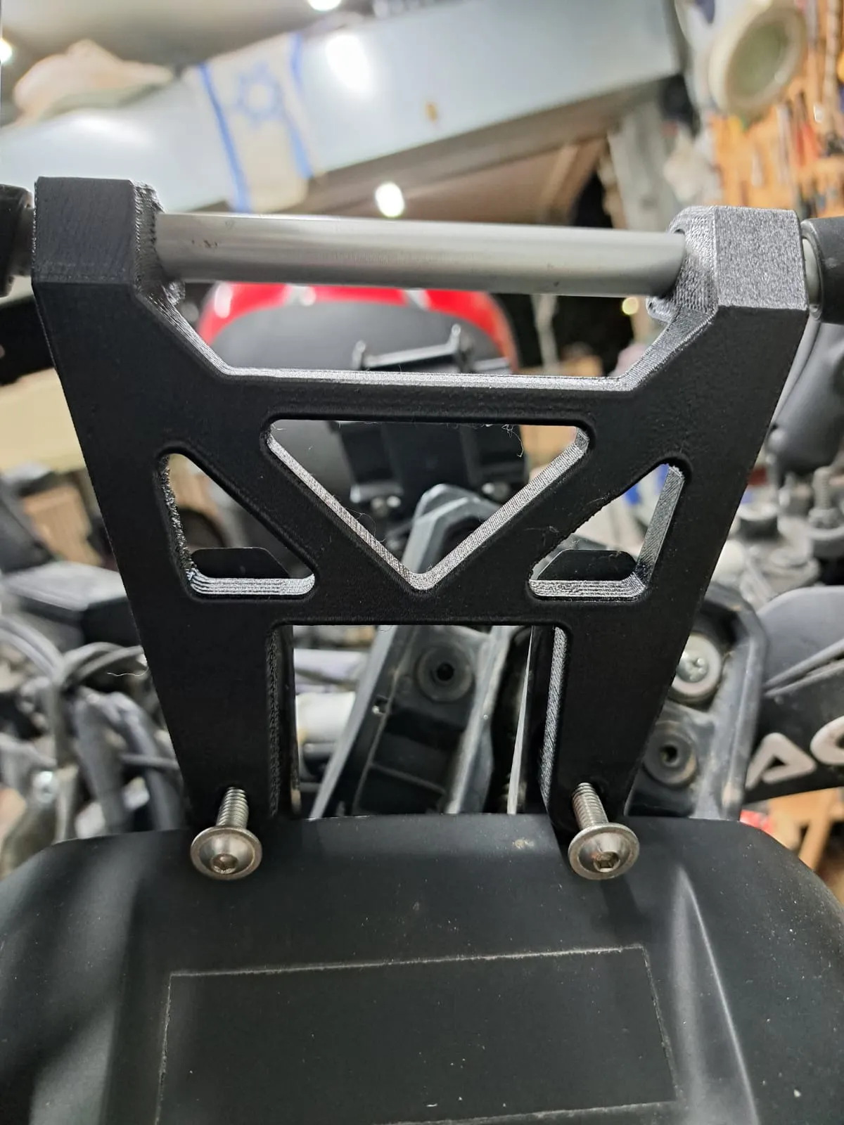 Thay thế giá đỡ kính chắn gió cho Yamaha Tenere 700