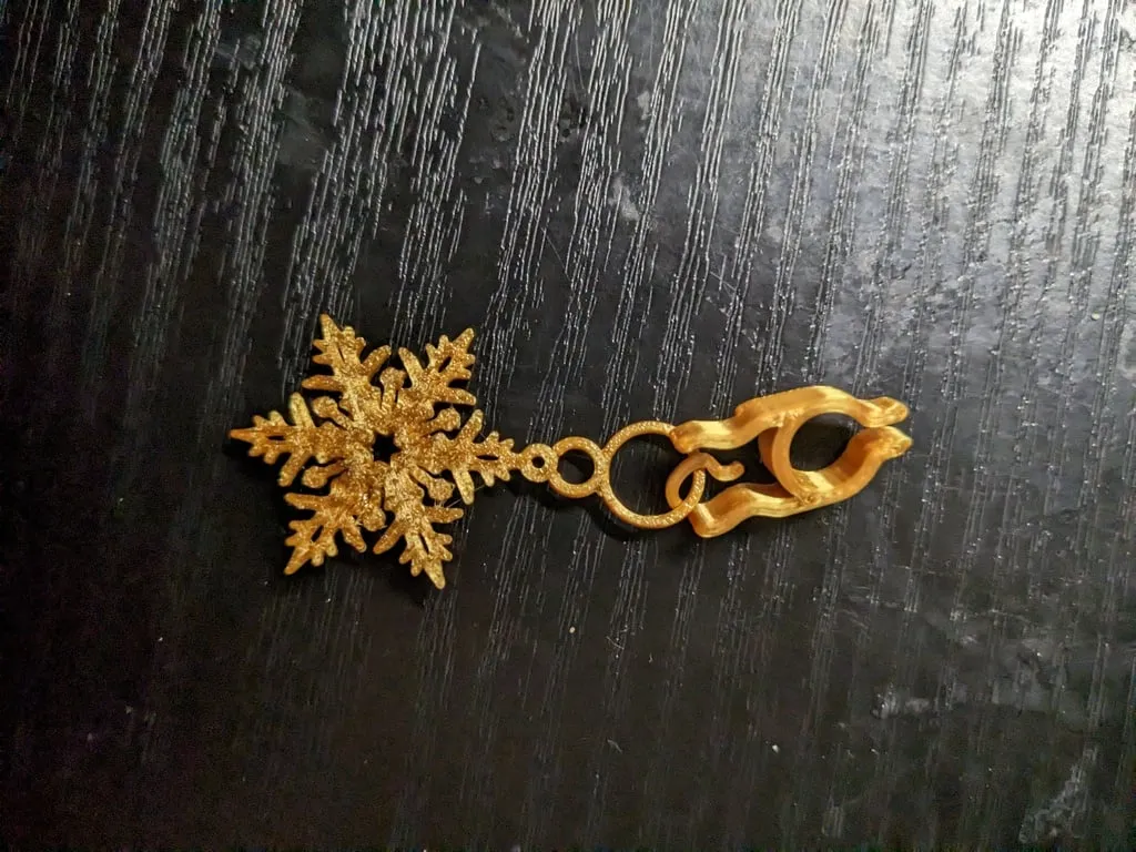 Kẹp tai cho bé gái nhỏ