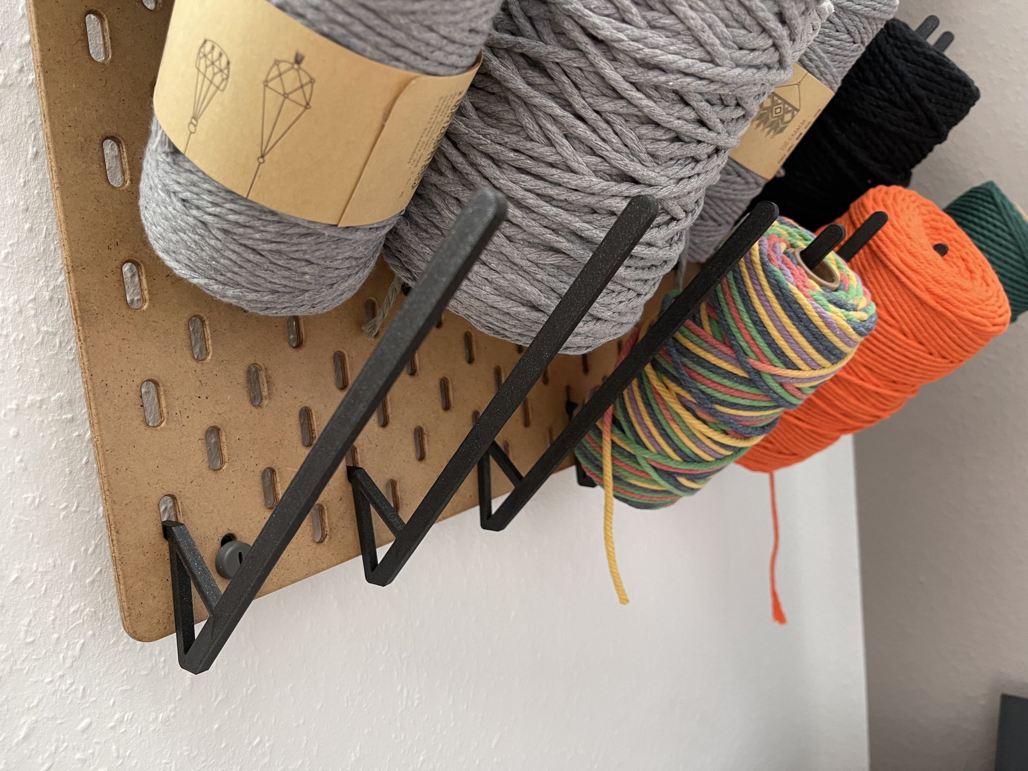 Móc len/garn IKEA SKÅDIS vừa vặn cho cuộn lớn và nhỏ