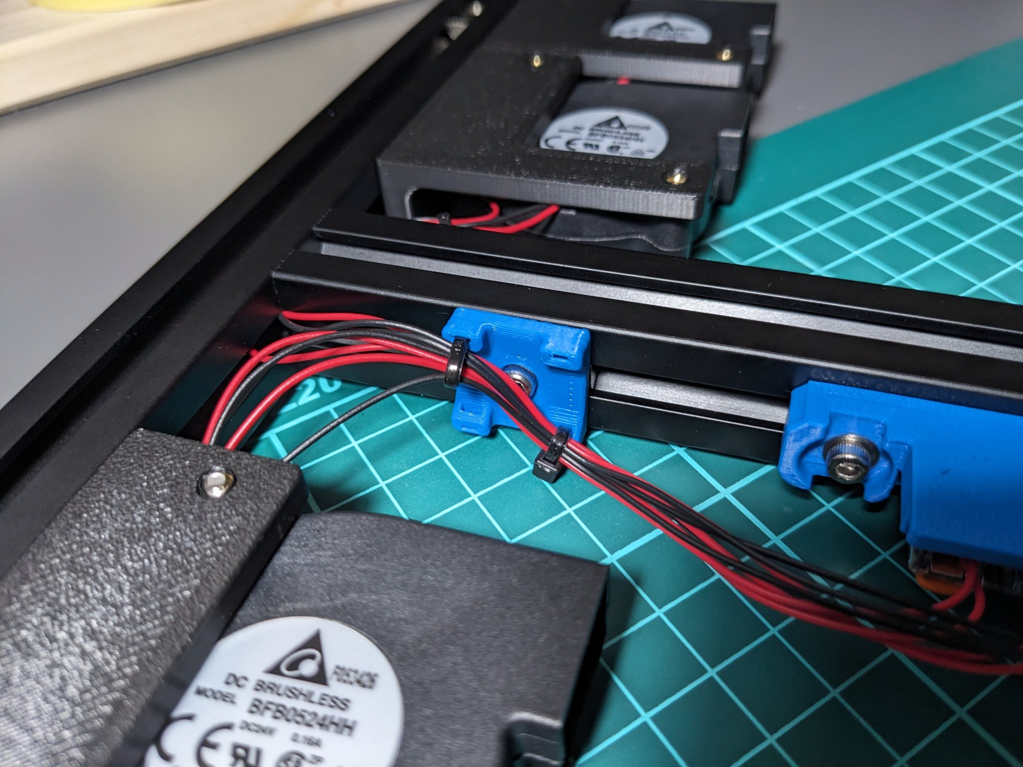 Giá đỡ dây zip cho thanh nhôm 2020