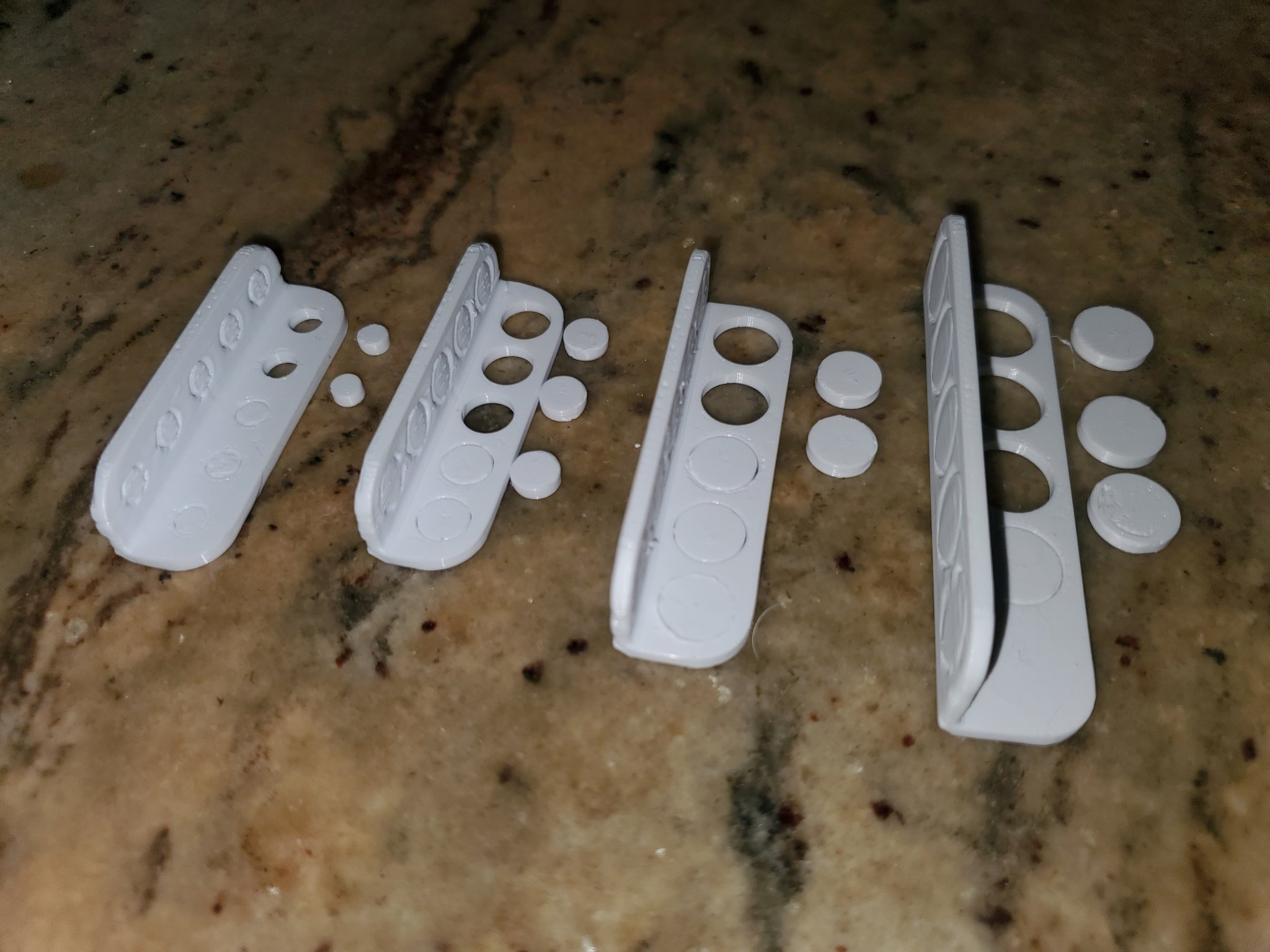 Bài kiểm tra in tại chỗ với 4 lỗ khác nhau trên nền tảng