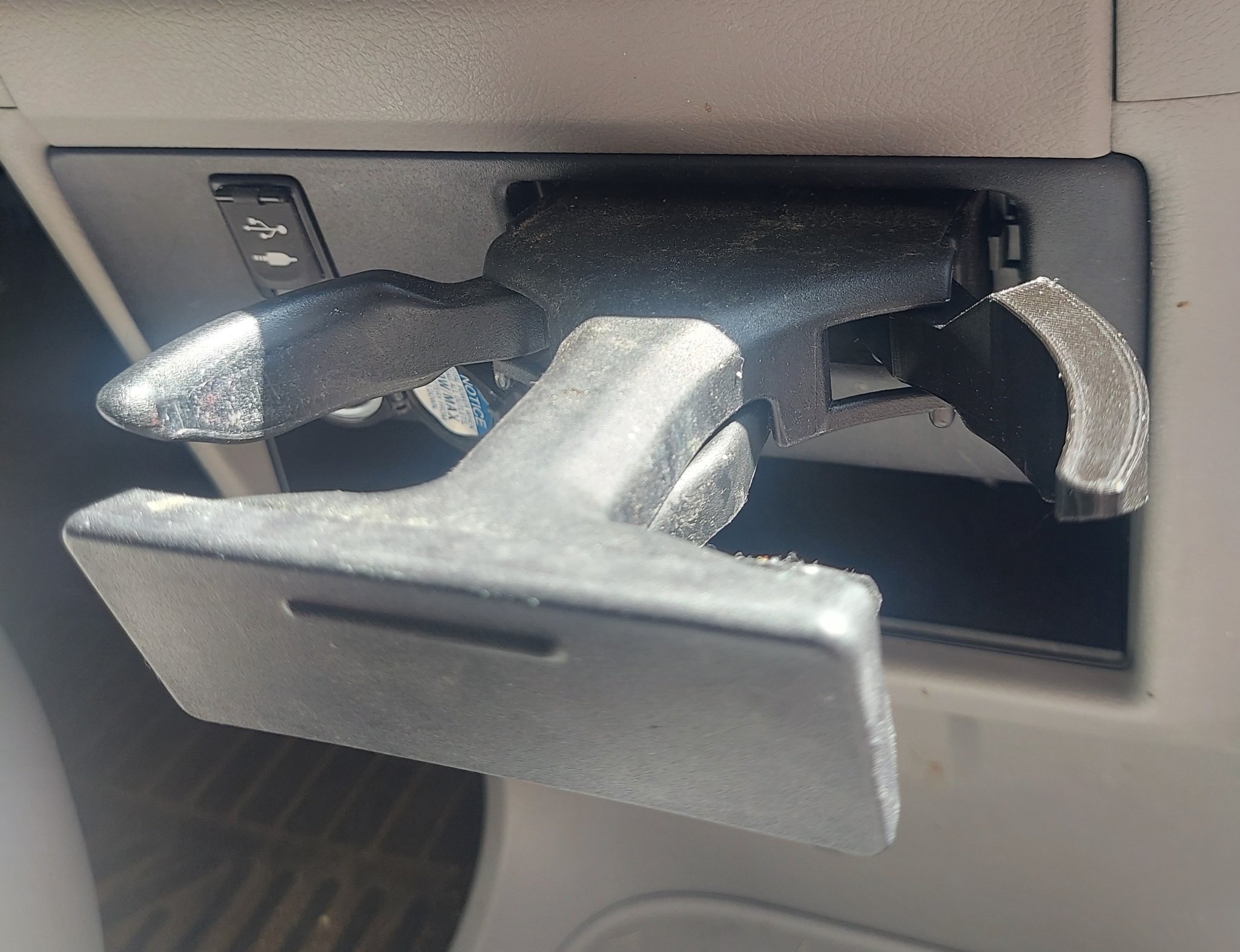 Giá đỡ cốc cho Toyota Sienna, phụ tùng số 55620-08050