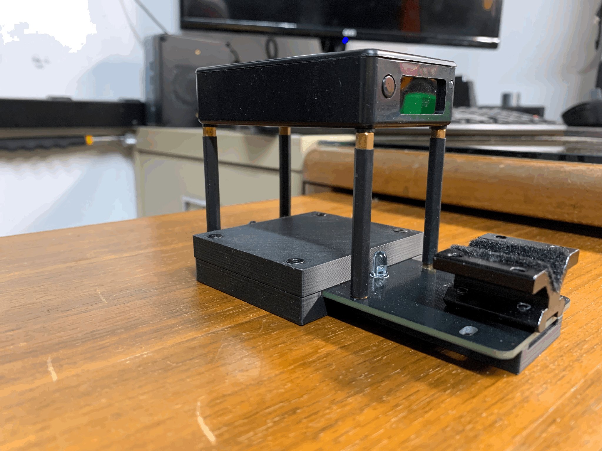 Giá đỡ chân máy Vikka Precision cho đồng hồ đo tốc độ