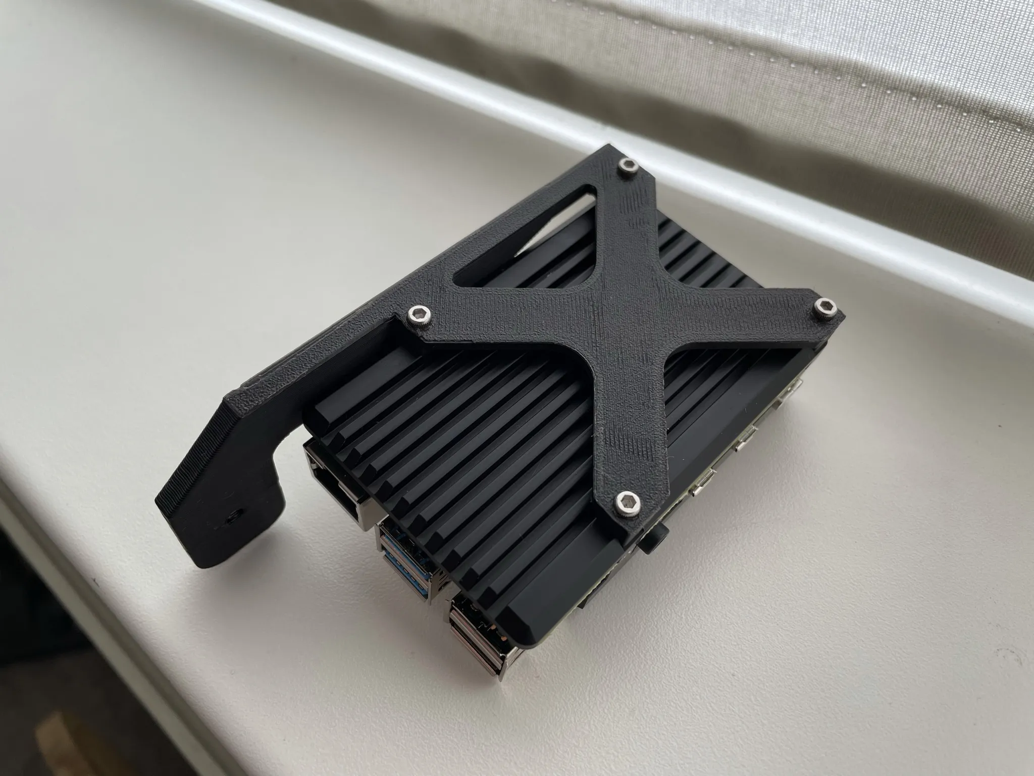 Giá đỡ cho case nhôm RPi4B của Geekworm