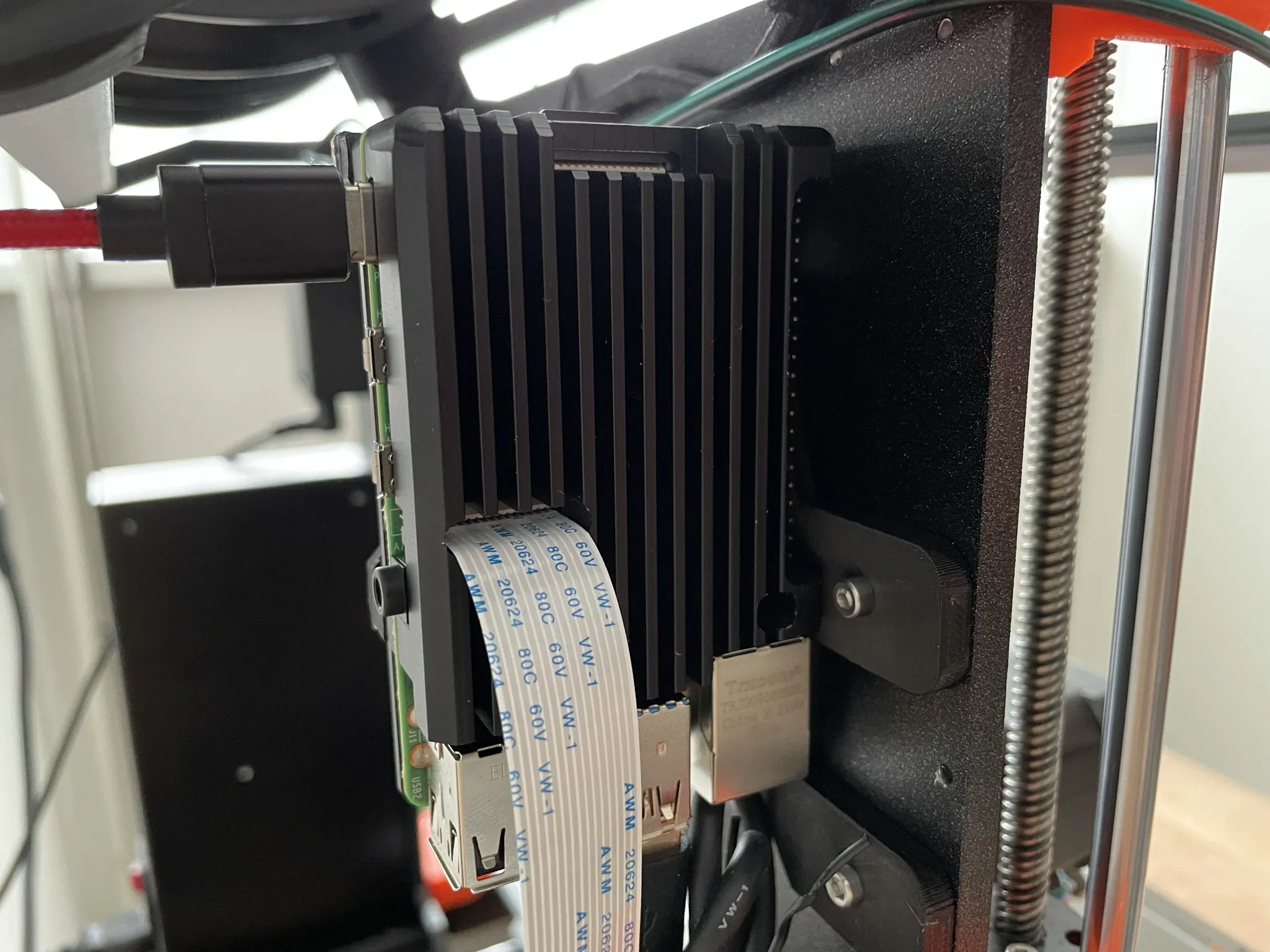 Giá đỡ cho case nhôm RPi4B của Geekworm