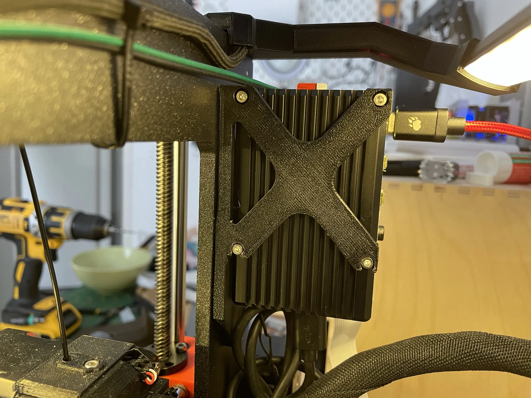 Giá đỡ cho case nhôm RPi4B của Geekworm