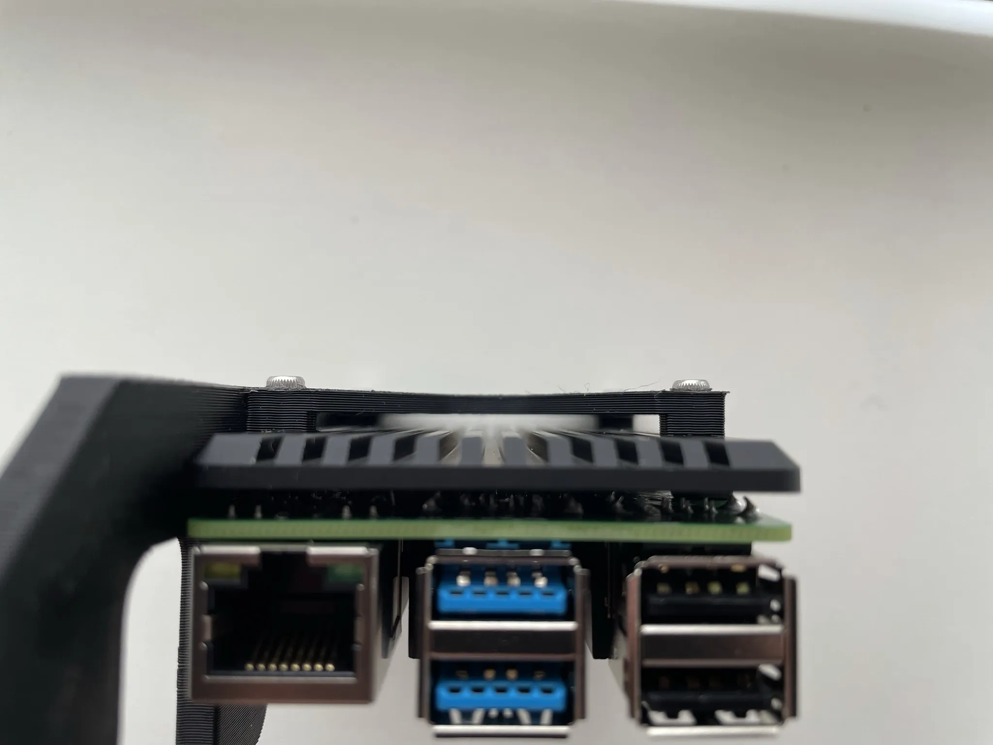 Giá đỡ cho case nhôm RPi4B của Geekworm