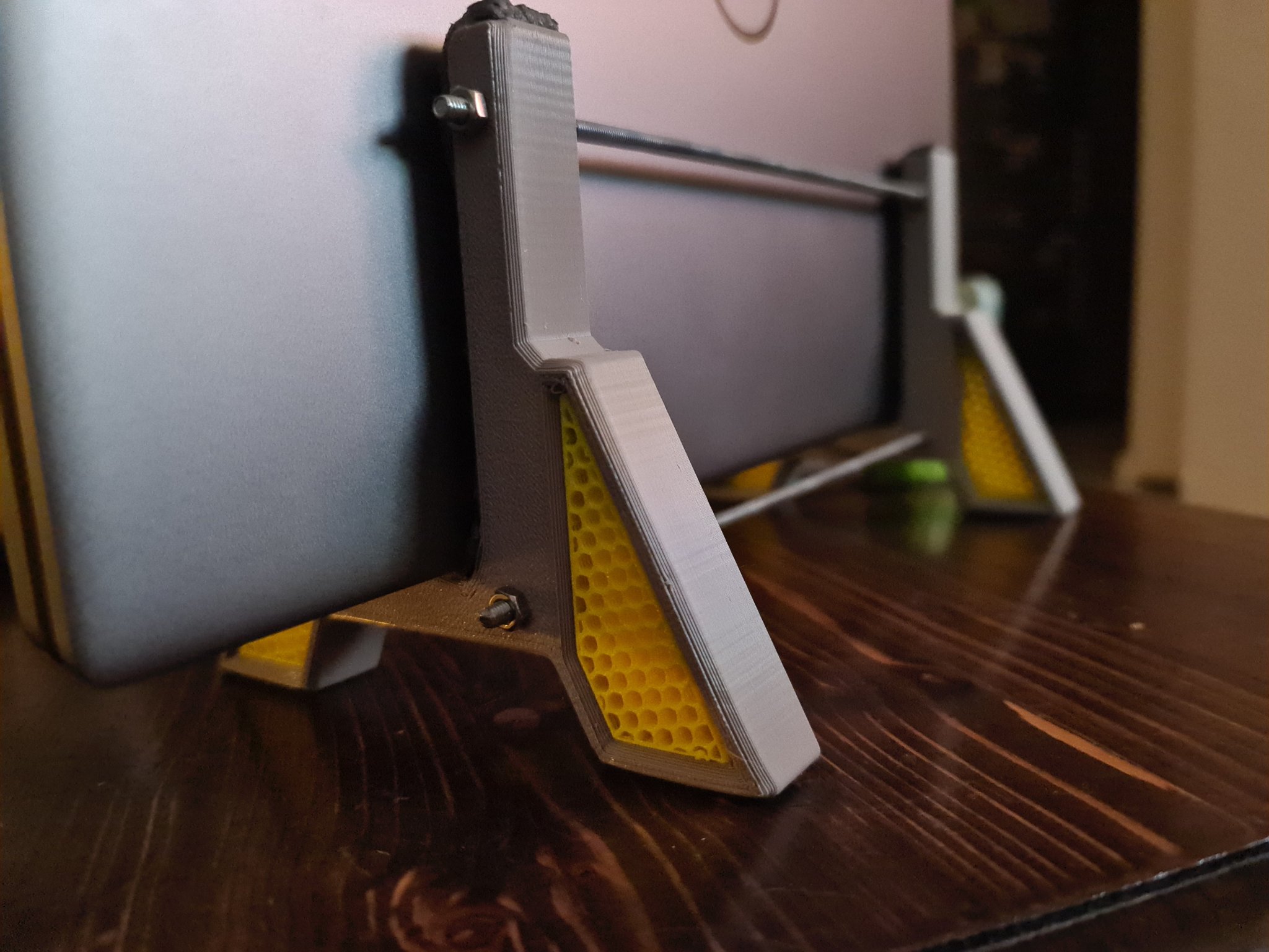 Giá đỡ laptop Dell Precision 7670/7770/7760/7750 kiểu đứng