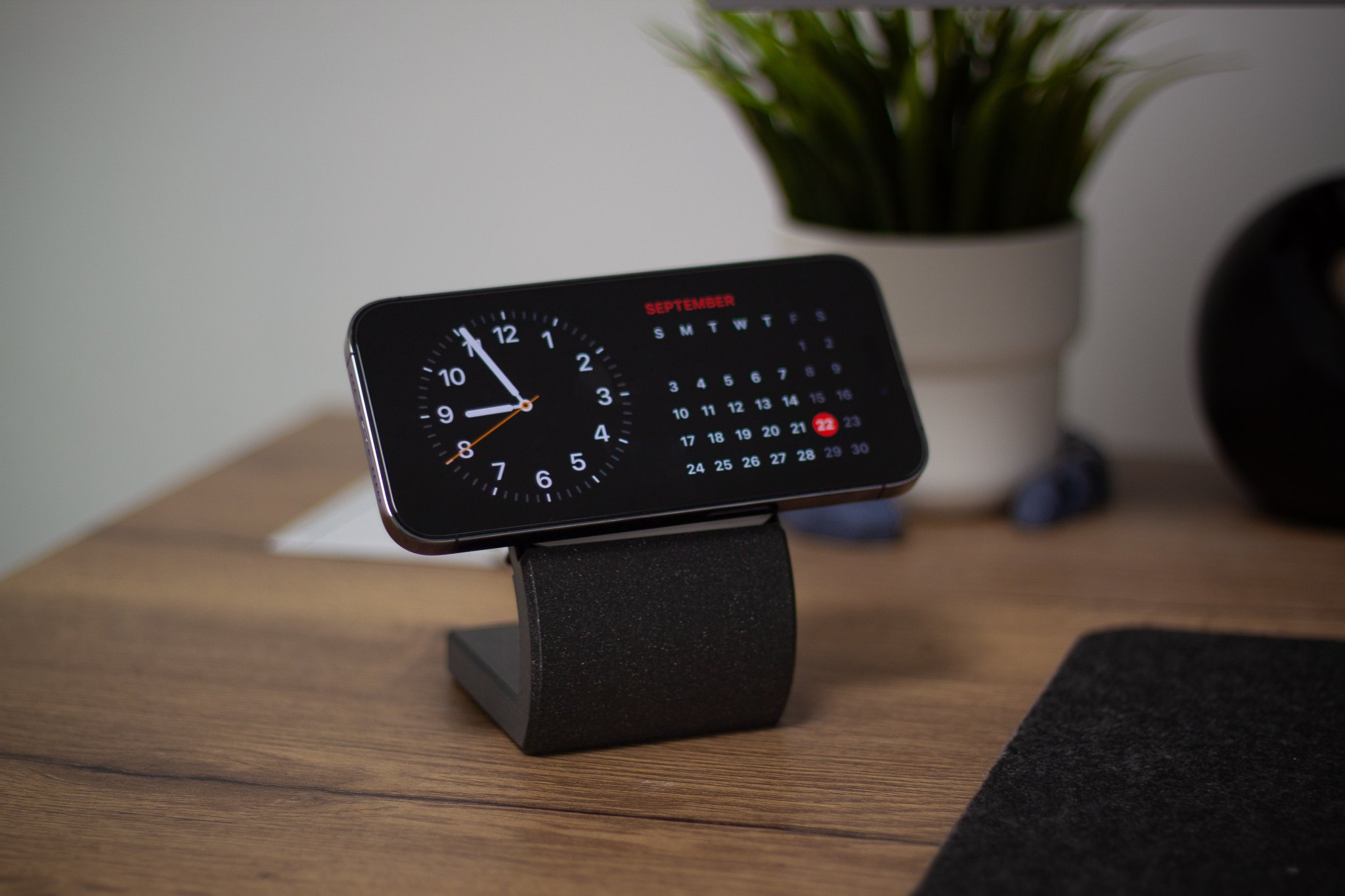 Giá đỡ MagSafe Duo cho iPhone và Apple Watch