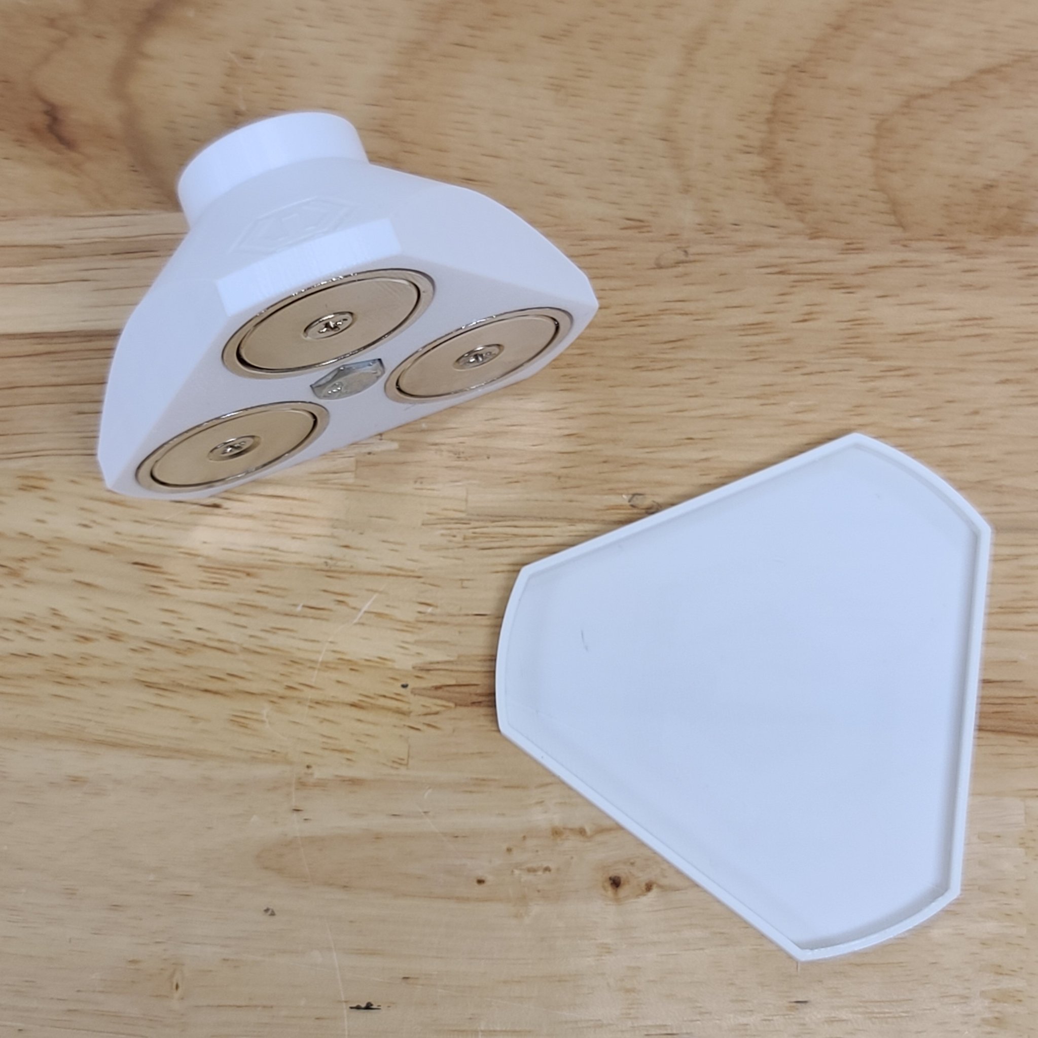 Giá đỡ camera từ tính với 3 nam châm cho mọi bề mặt