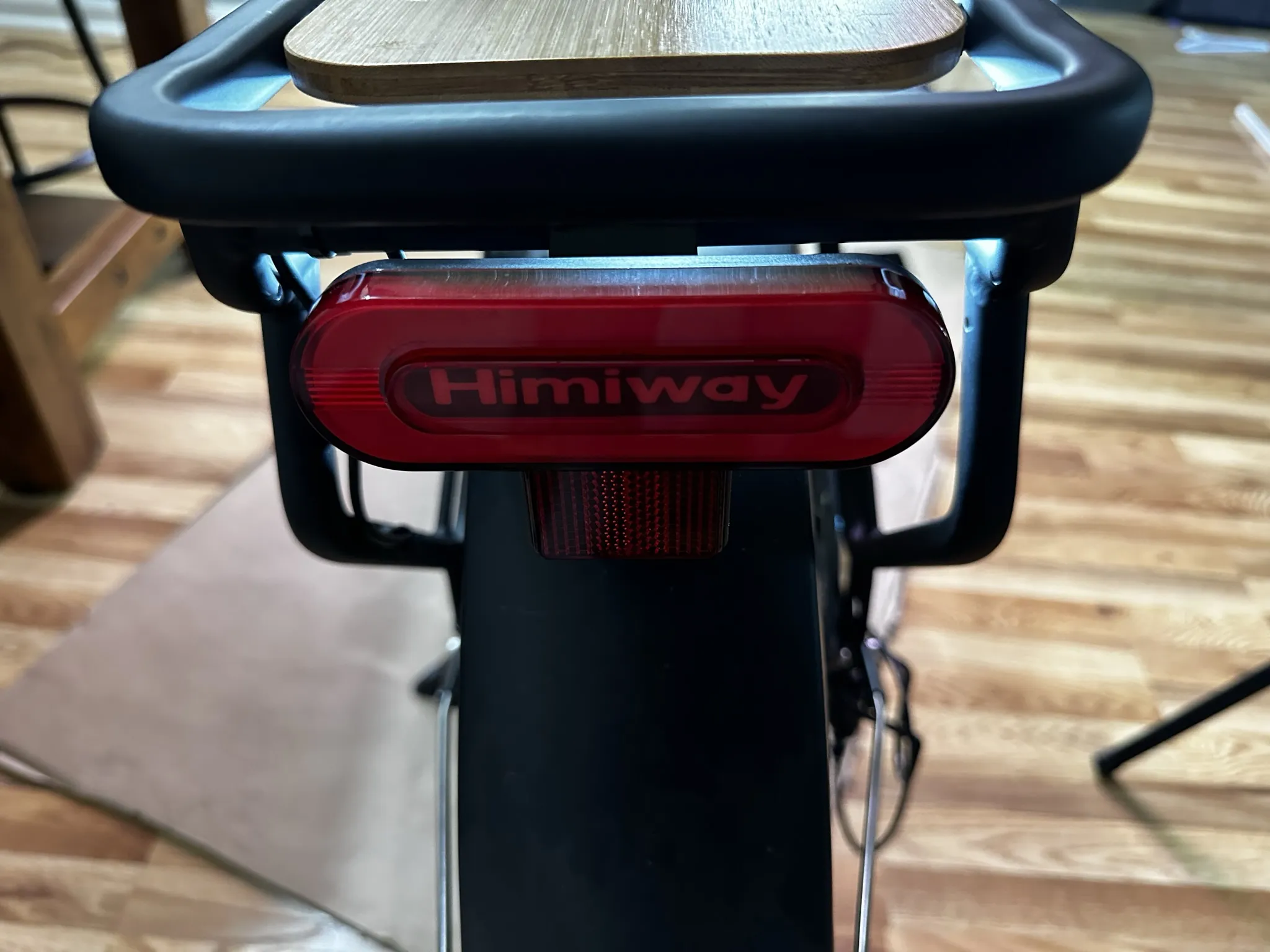 Giá đỡ đèn phanh sau xe đạp cho Apple Airtag