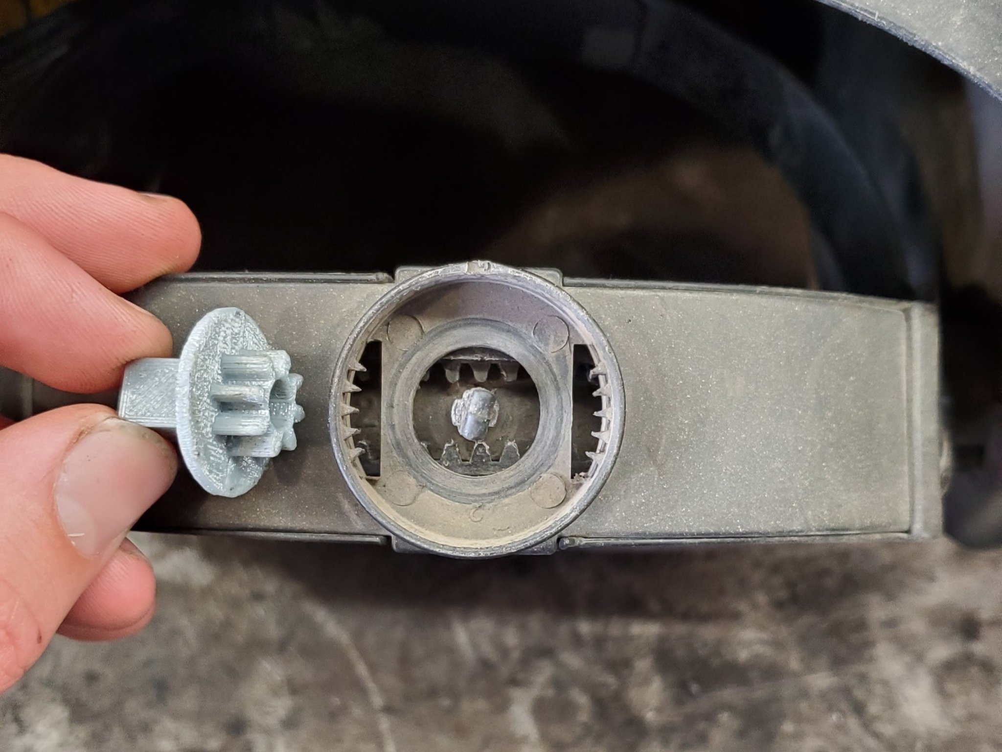 Bánh răng điều chỉnh mũ hàn Chicago Electric