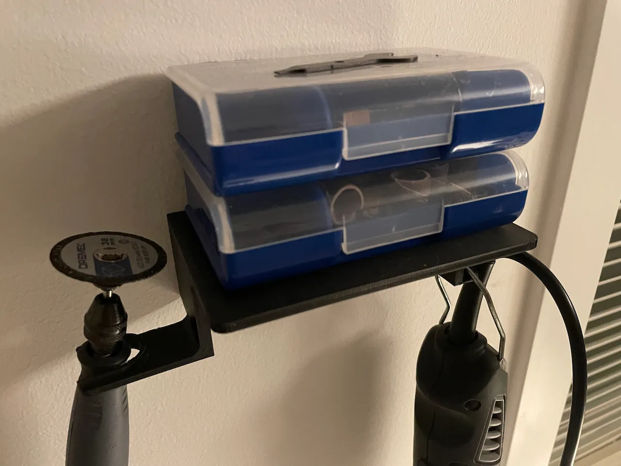 Giá treo Dremel kèm kệ để lưu trữ phụ kiện