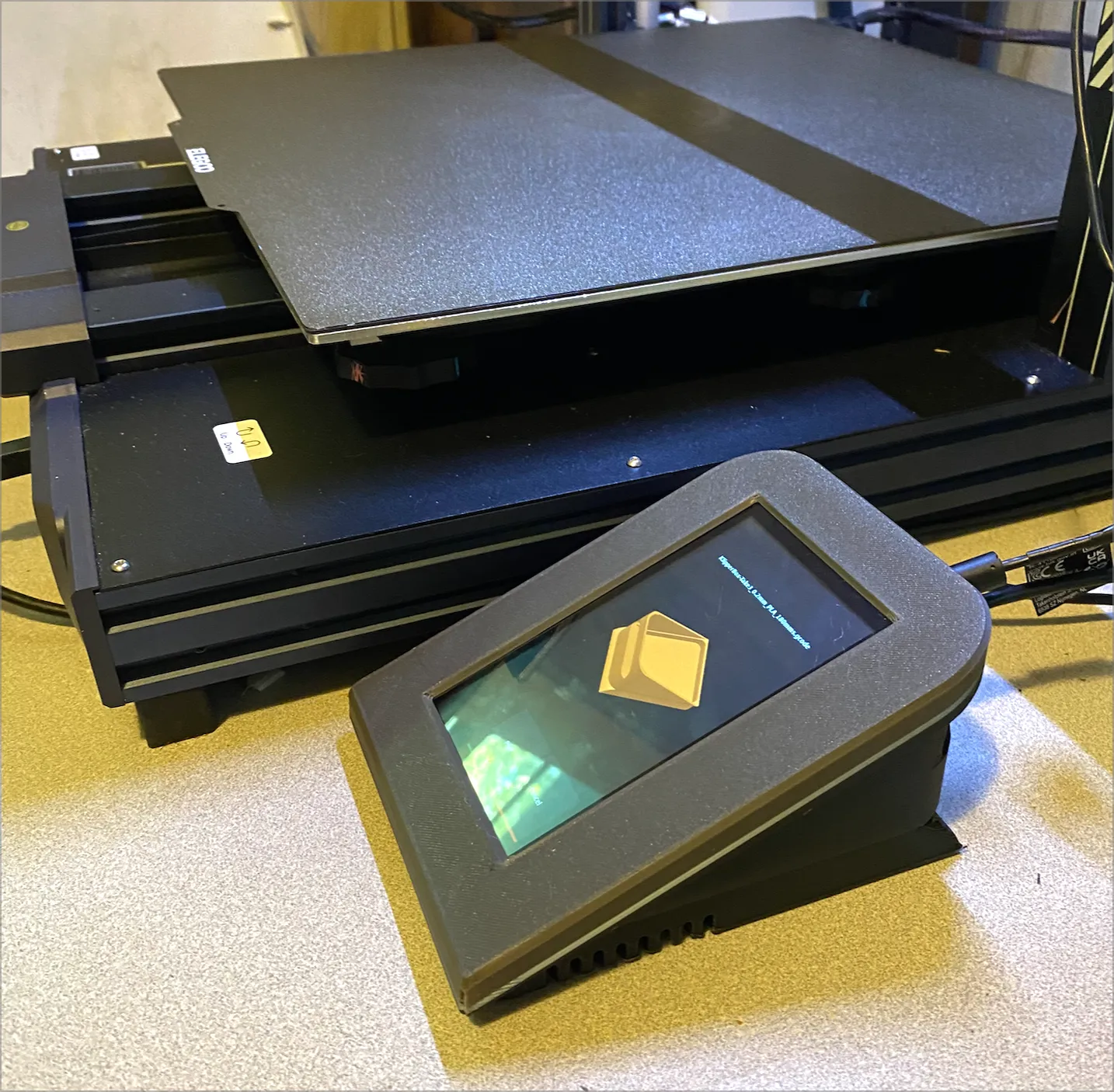 Kiosk cảm ứng 5 inch cho Raspberry Pi 3B với thiết kế dọc